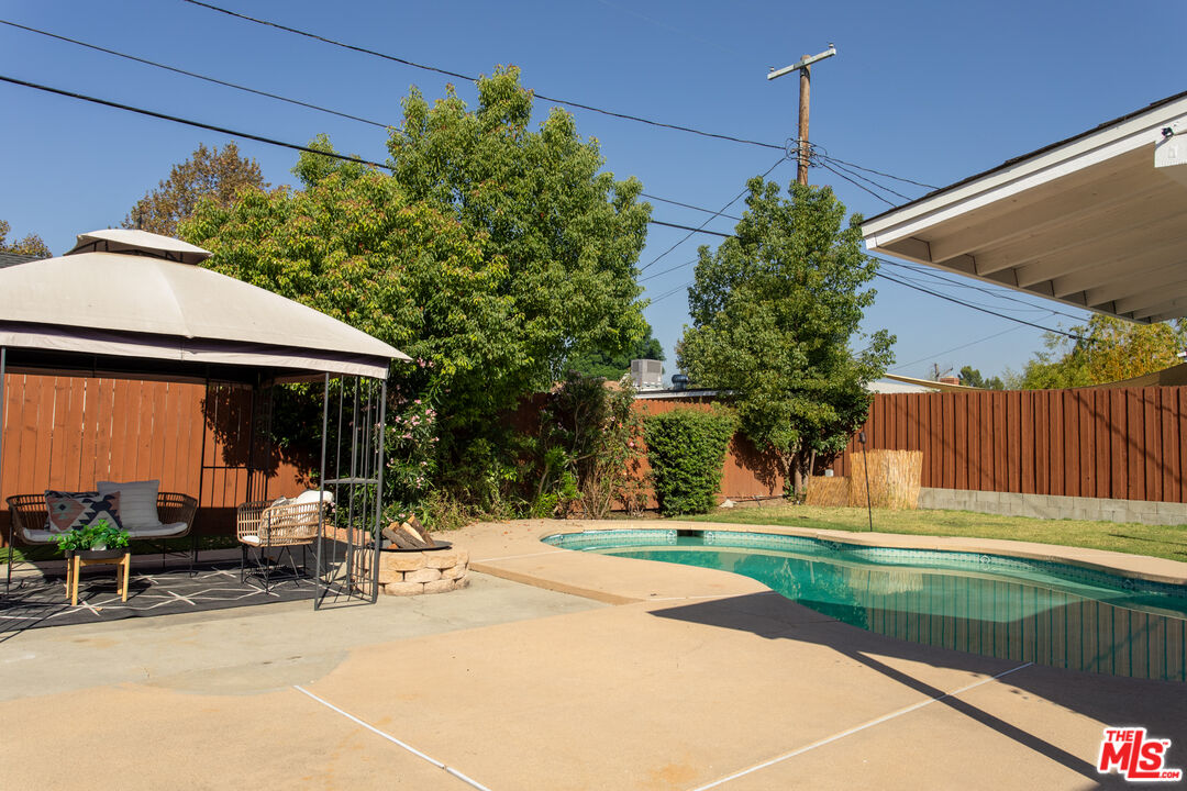 7439 Leescott Ave