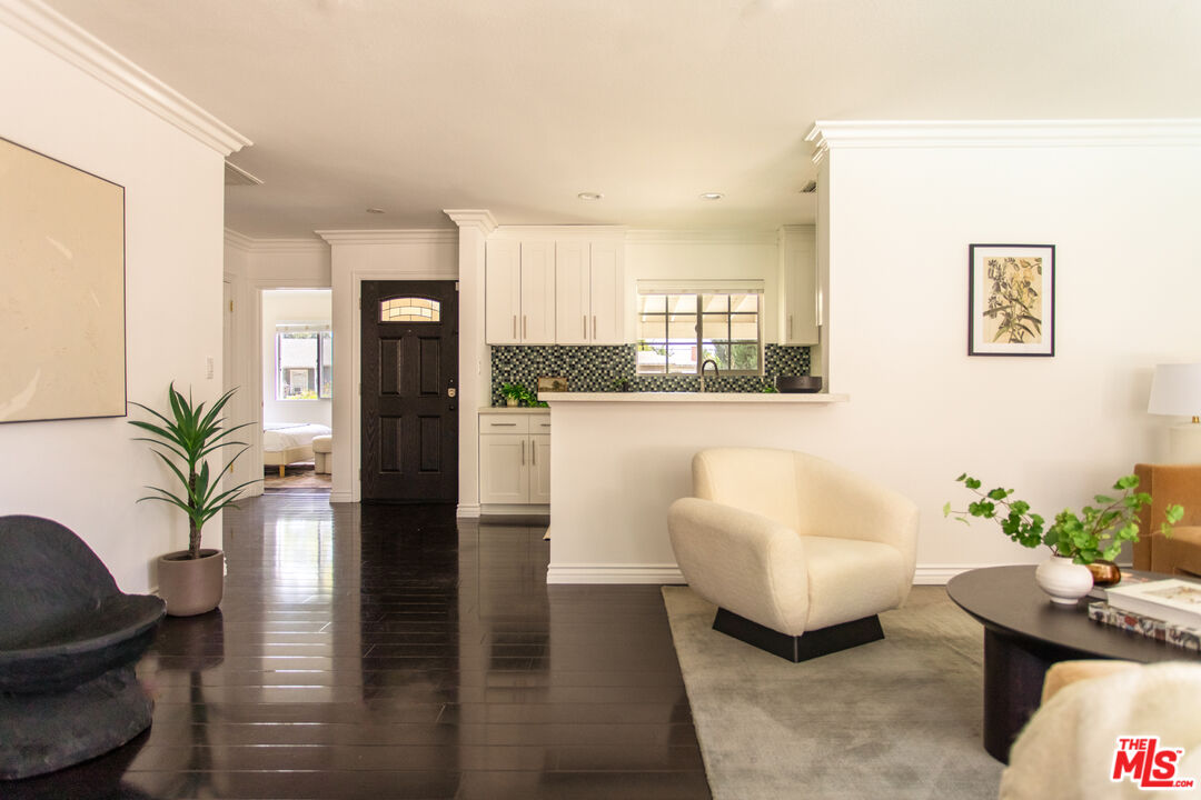 7439 Leescott Ave