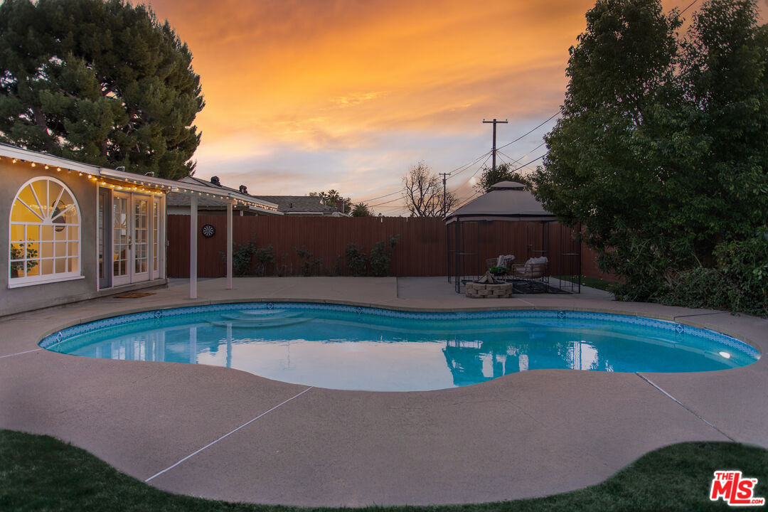 7439 Leescott Ave