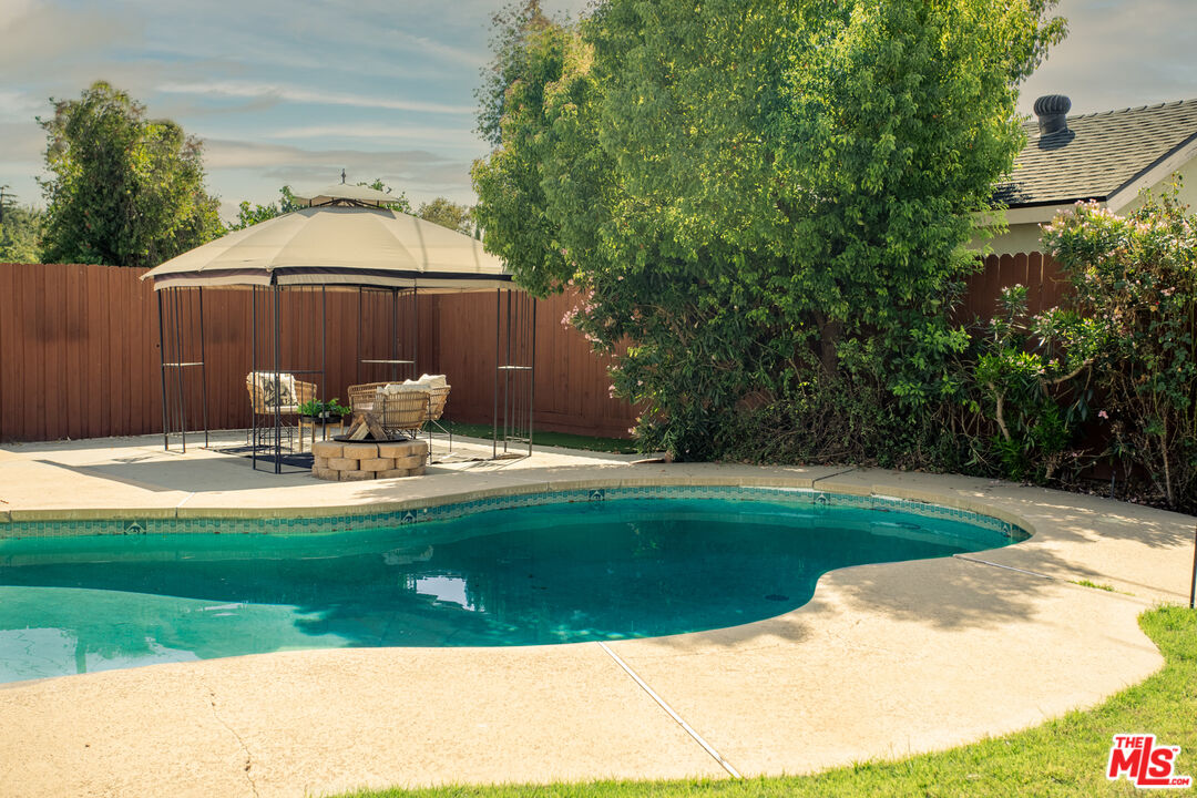 7439 Leescott Ave