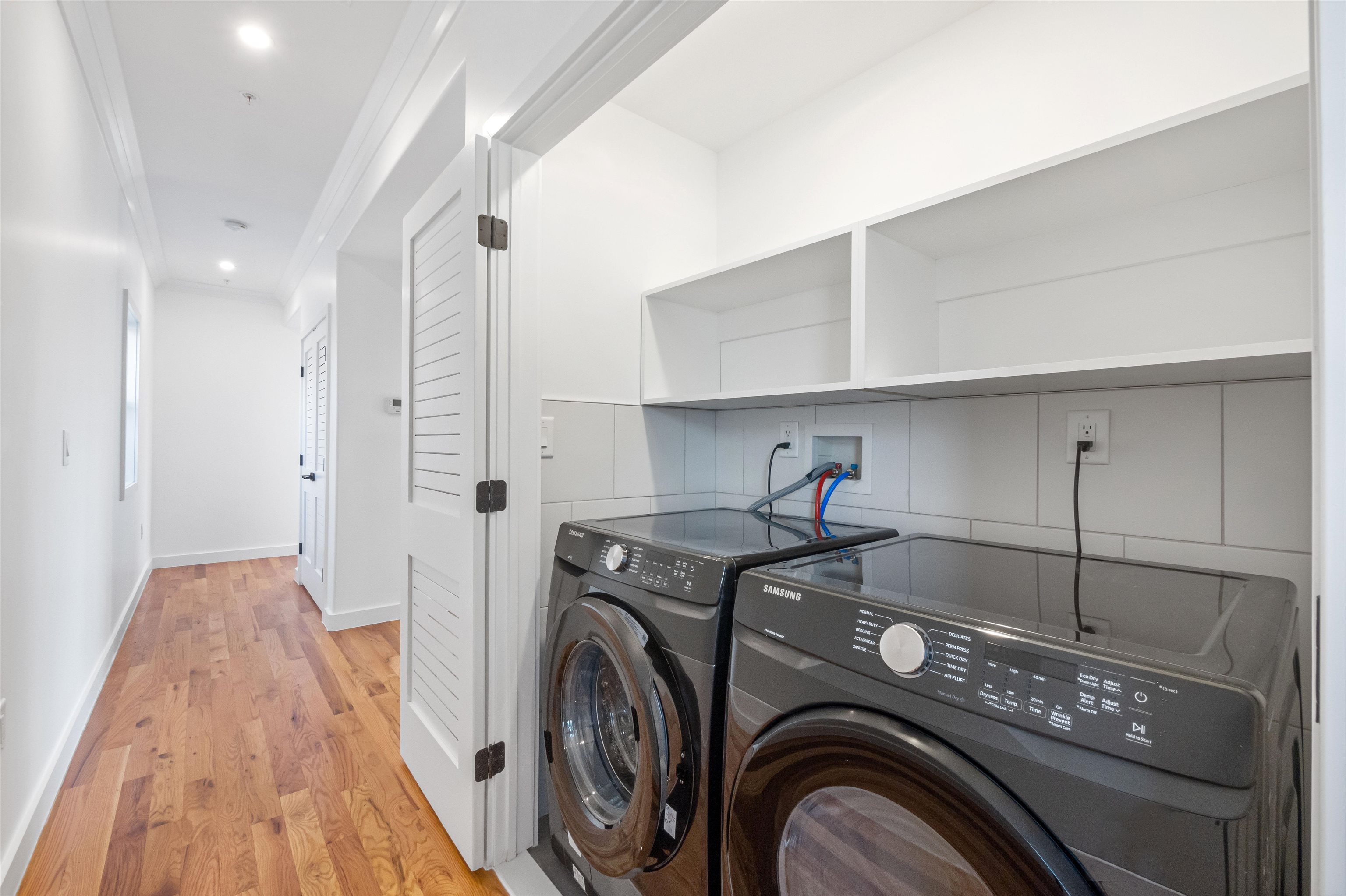 589 CENTRAL AVE Unit: 2