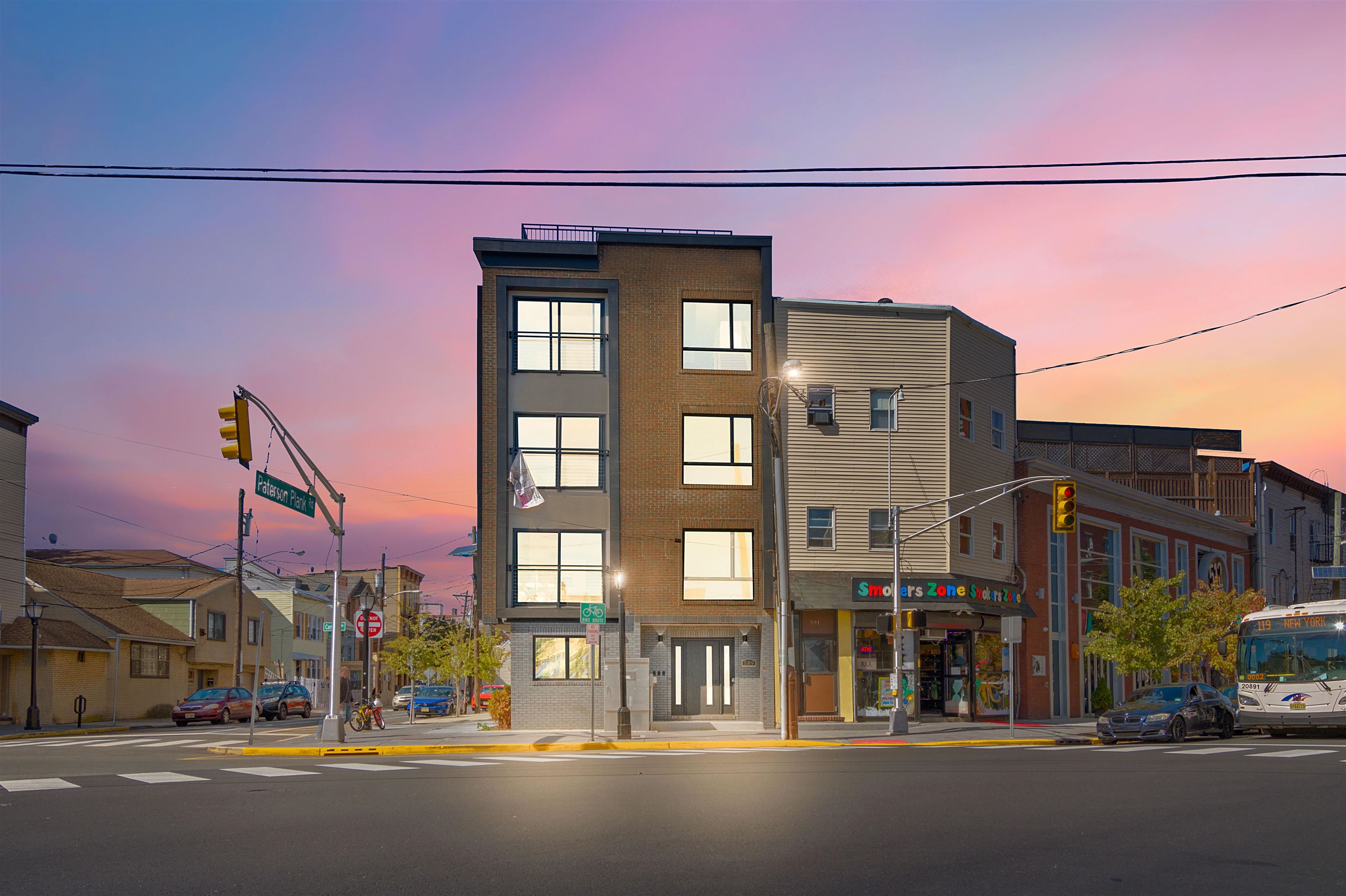 589 CENTRAL AVE Unit: 2