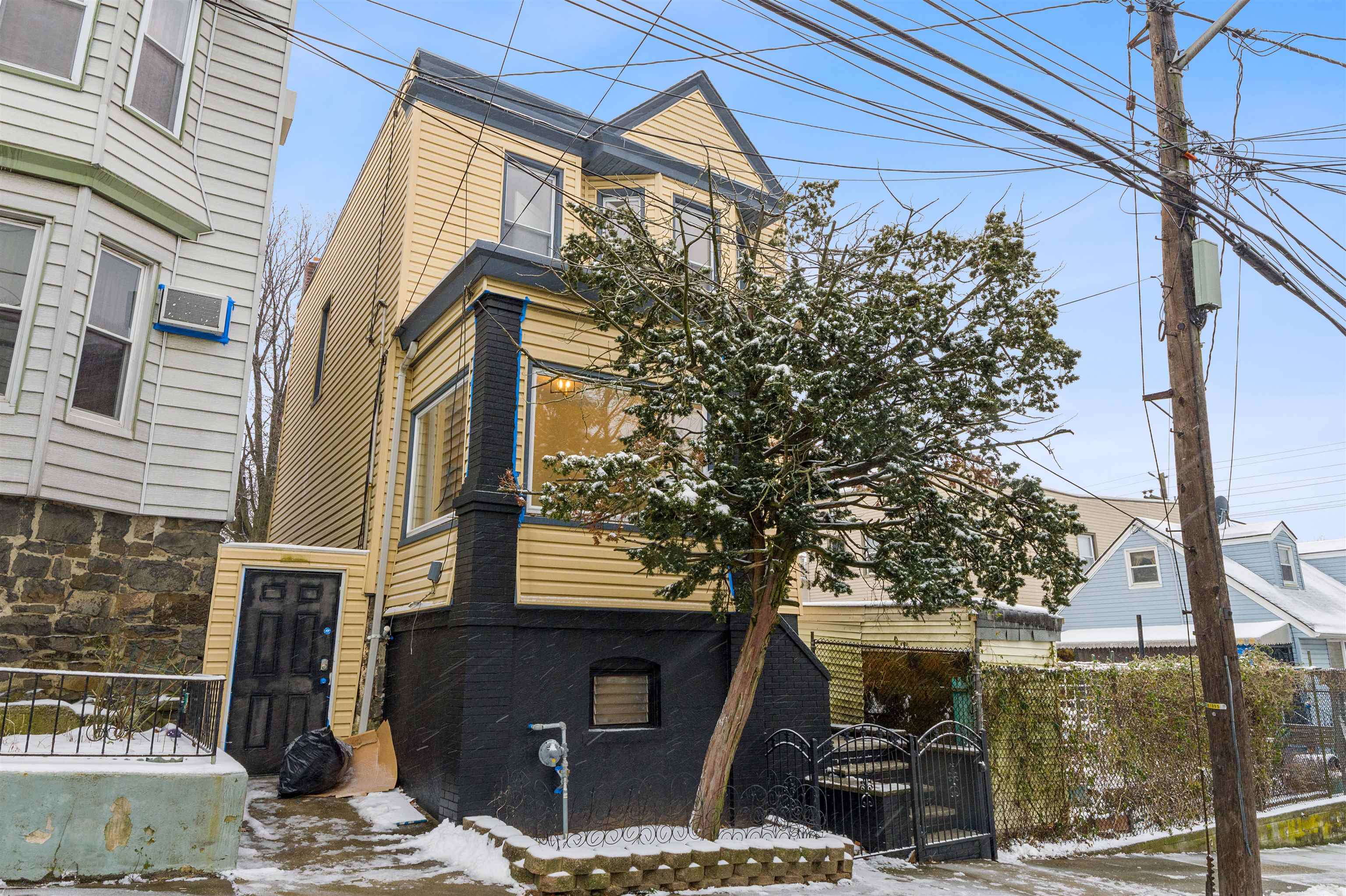 171 THORNE ST