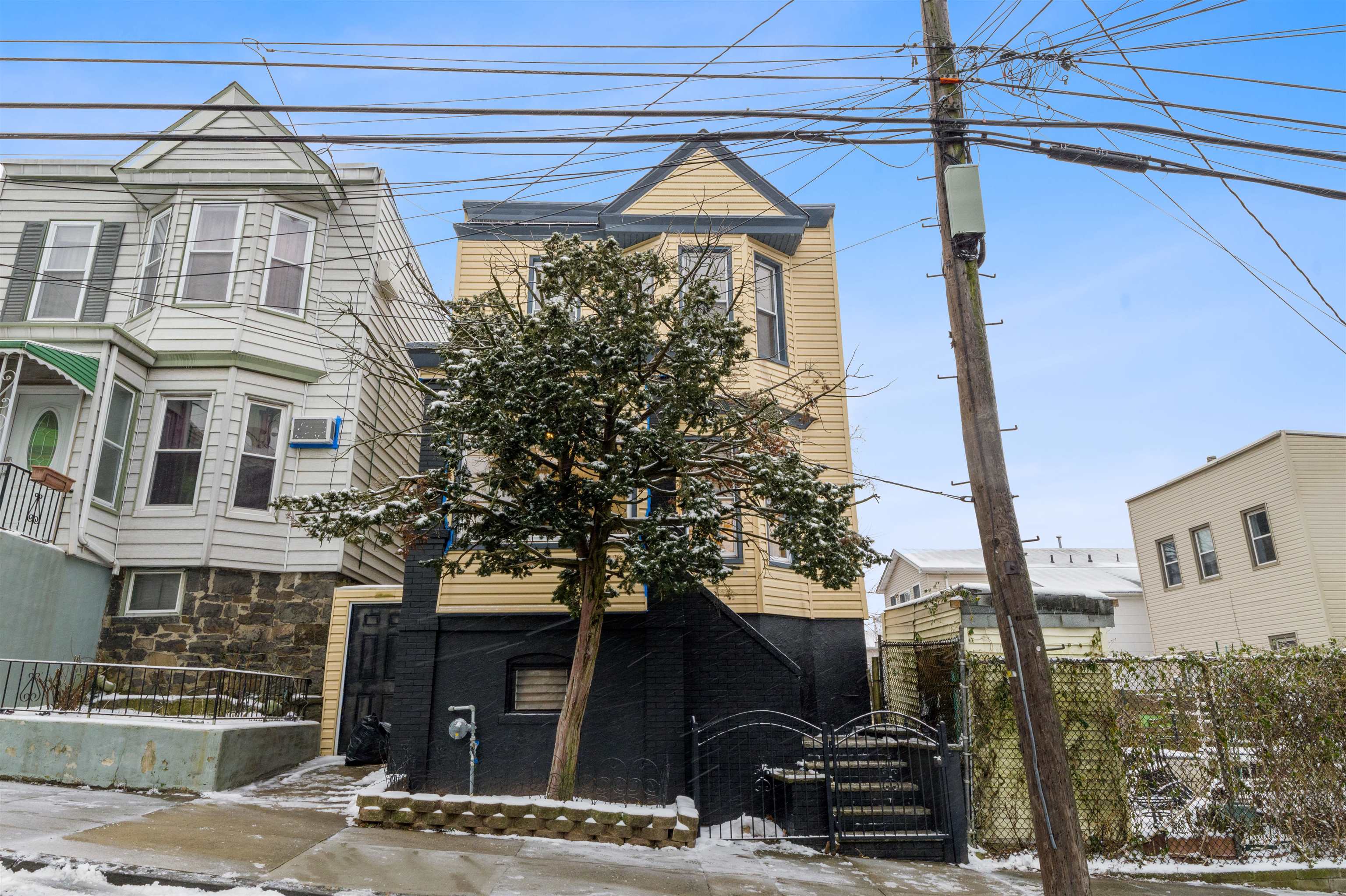 171 THORNE ST