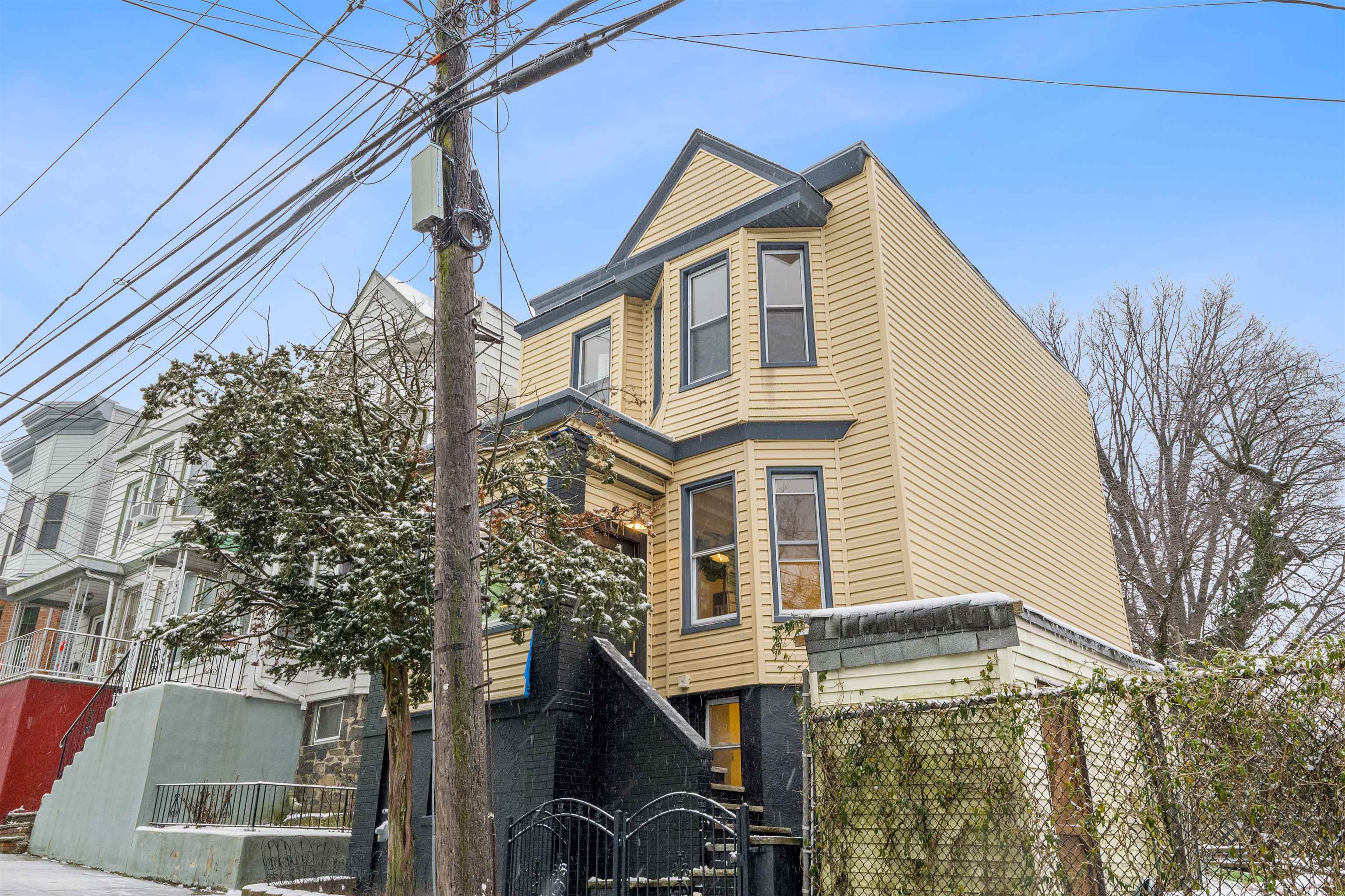 171 THORNE ST