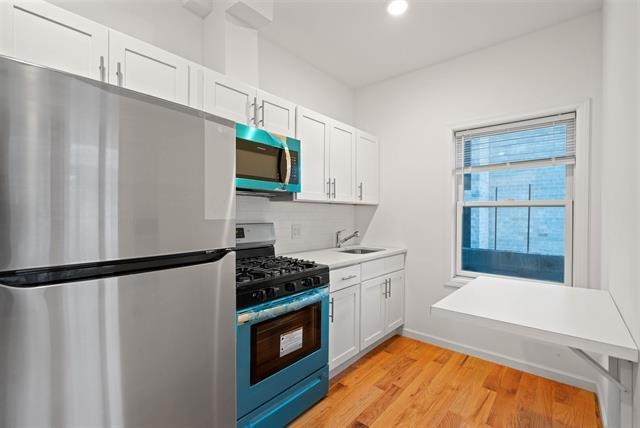 60 COTTAGE ST Unit: 3B