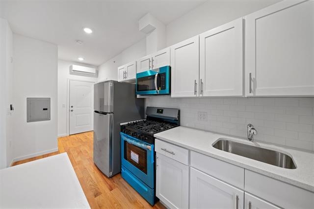 60 COTTAGE ST Unit: 3B