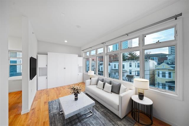 60 COTTAGE ST Unit: 3B