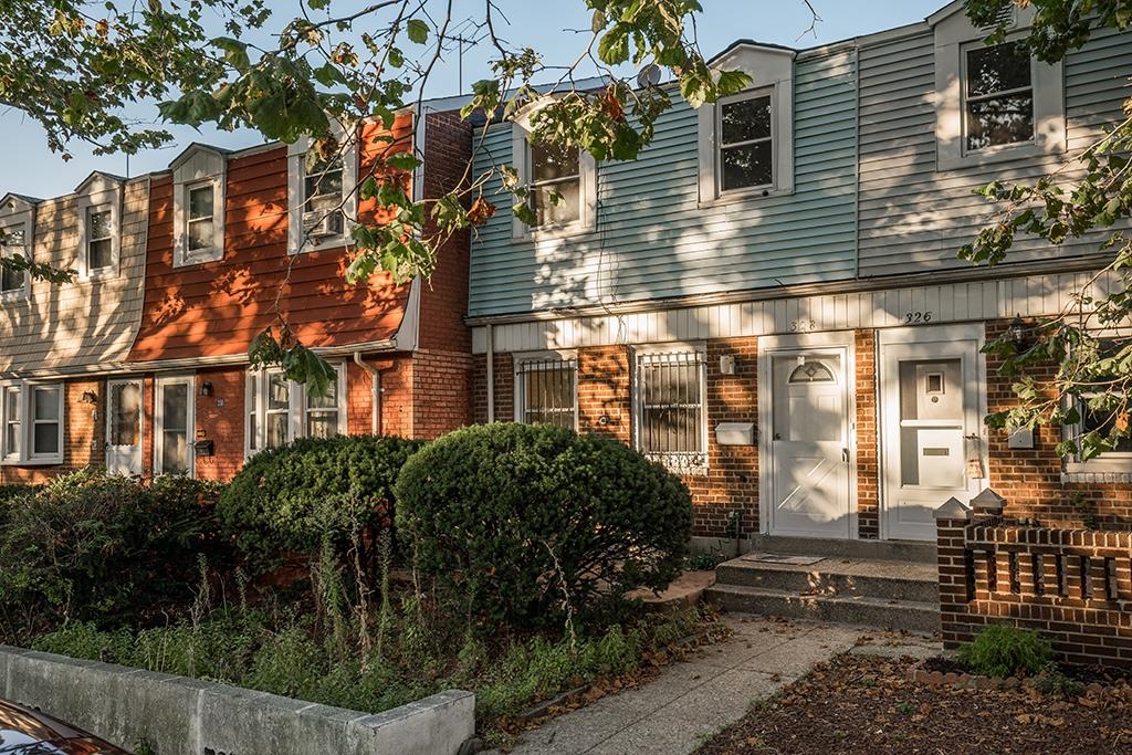 328 STEVENS AVE