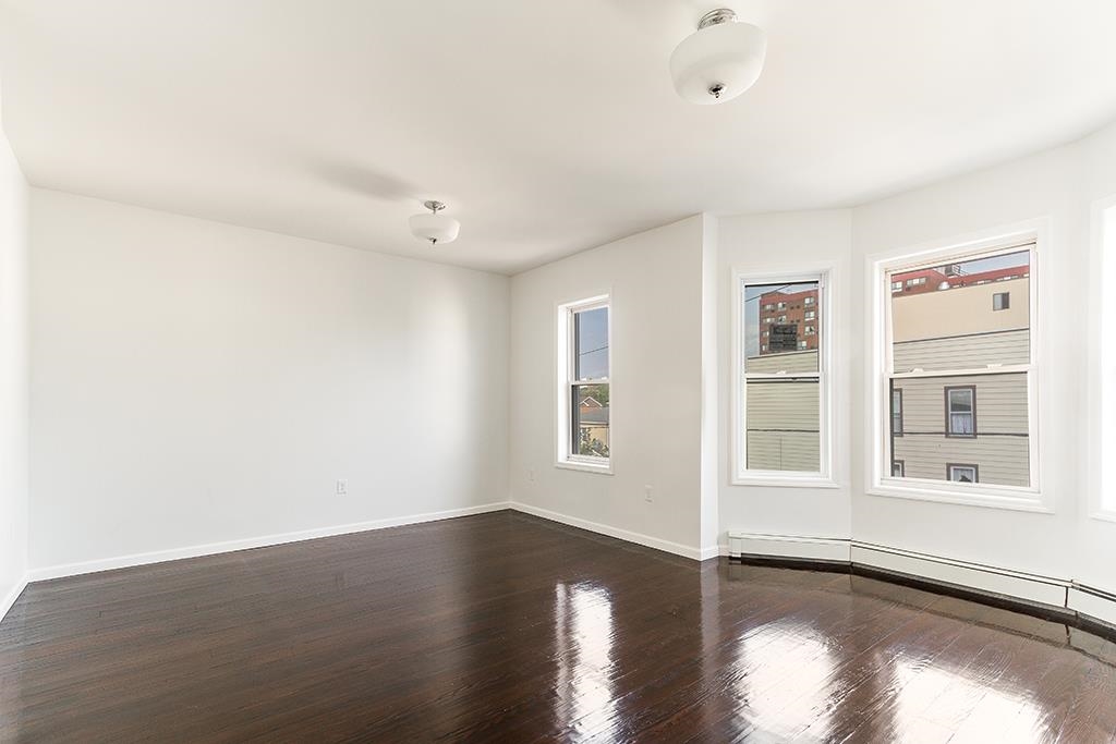 17 PIERCE AVE