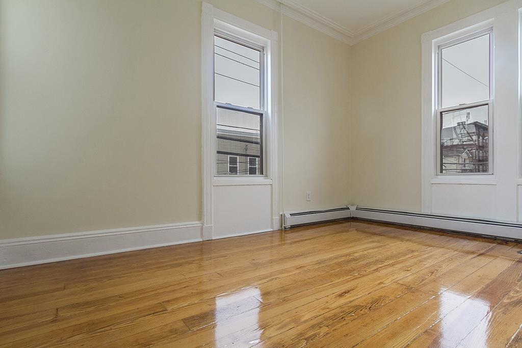 17 PIERCE AVE