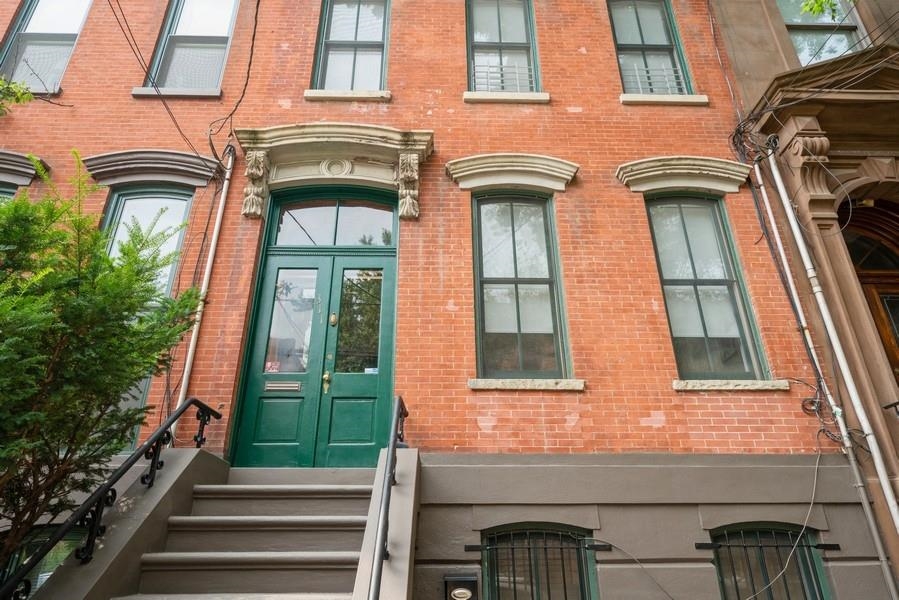 311 YORK ST