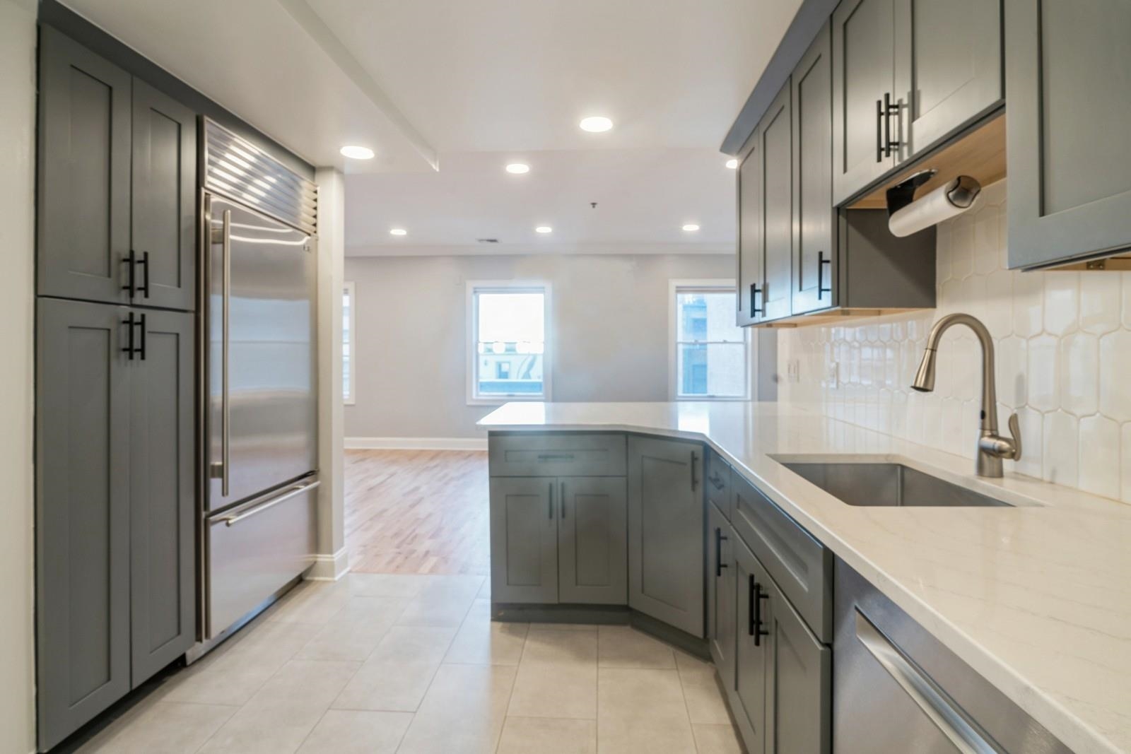 63 SUSSEX ST Unit: 8