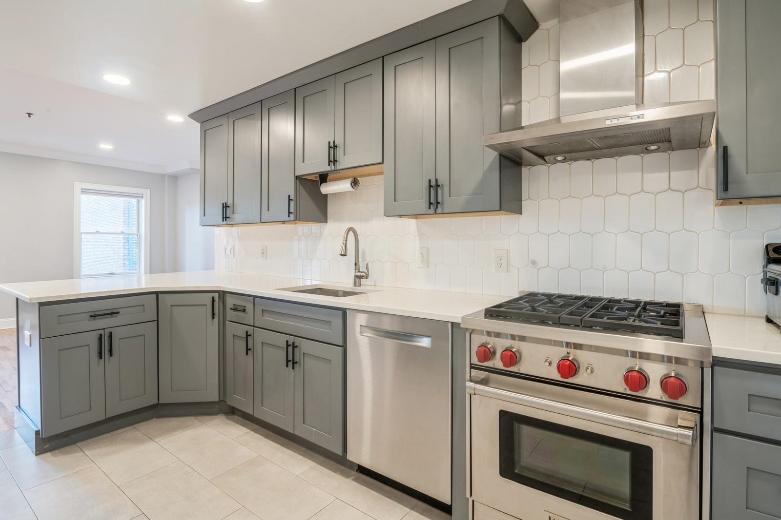 63 SUSSEX ST Unit: 8