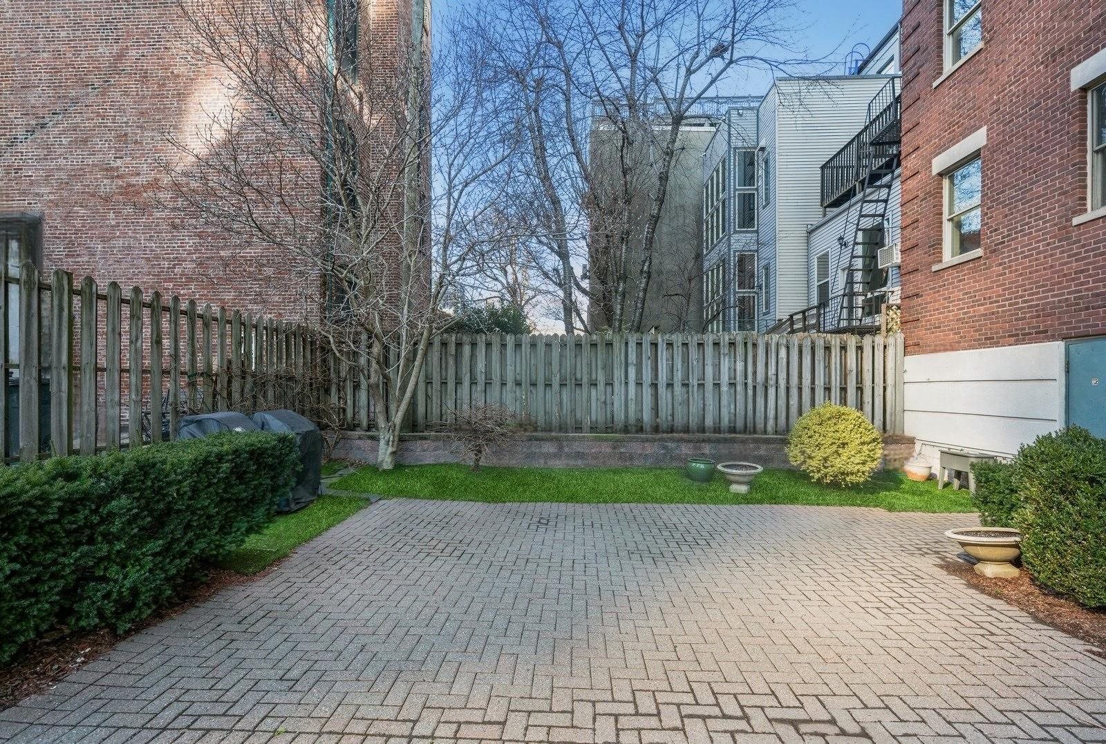 63 SUSSEX ST Unit: 8