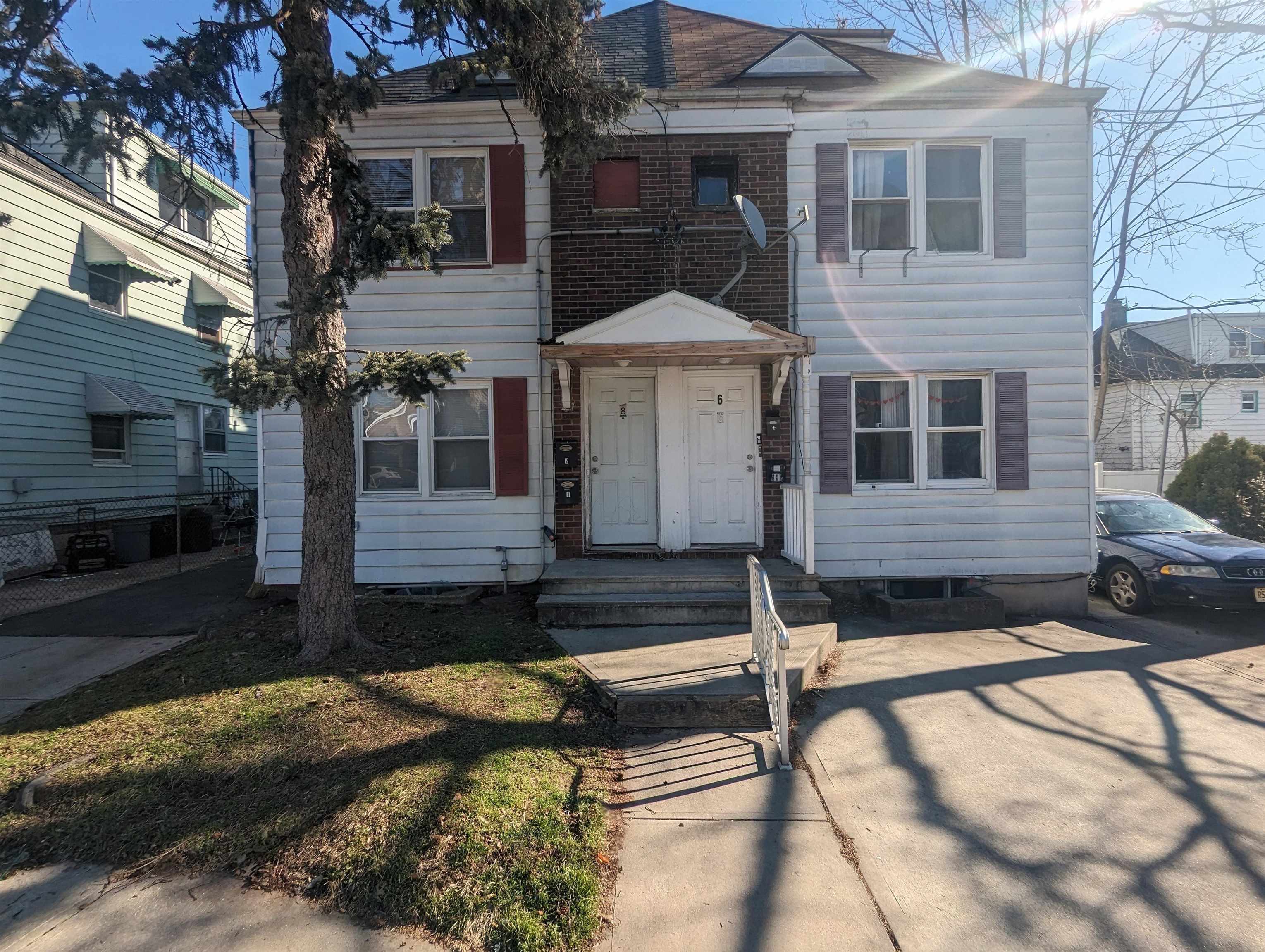 8 KELLY PARKWAY