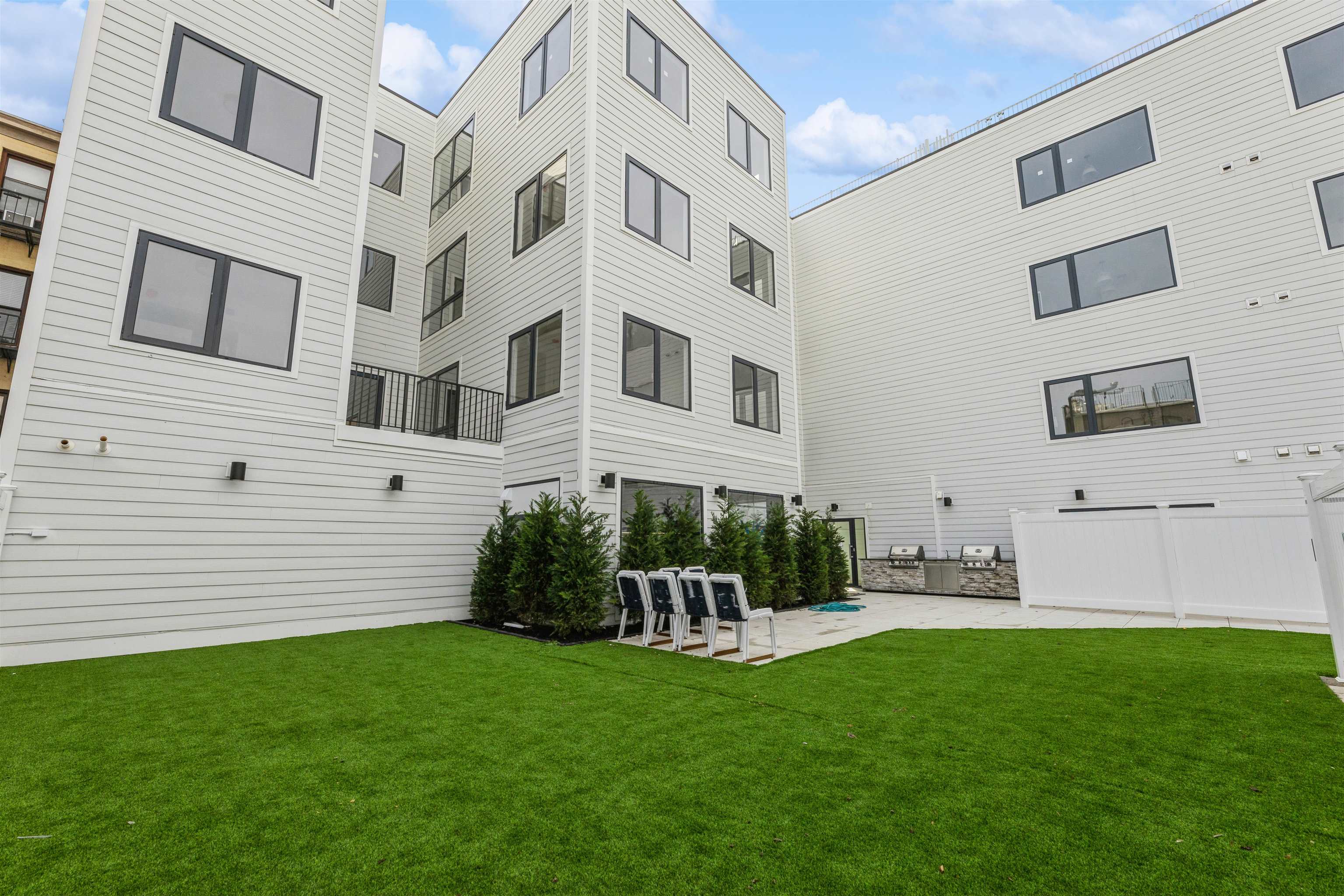 139 BRUNSWICK ST Unit: 207