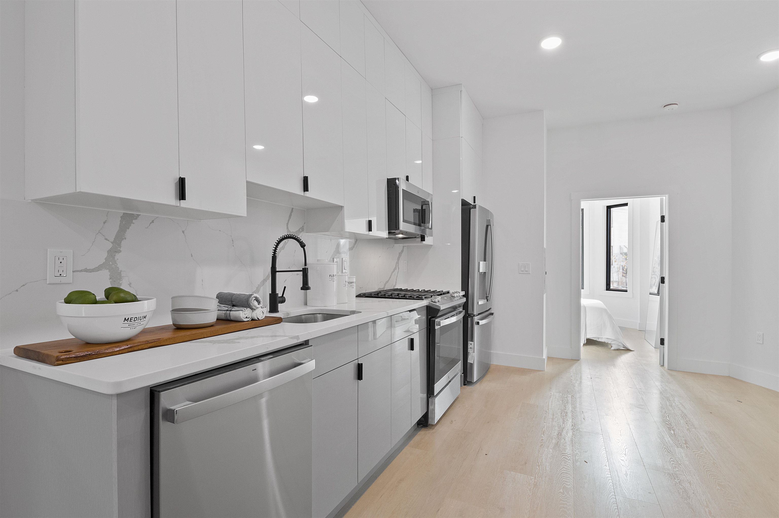 34 GRACE ST Unit: 2