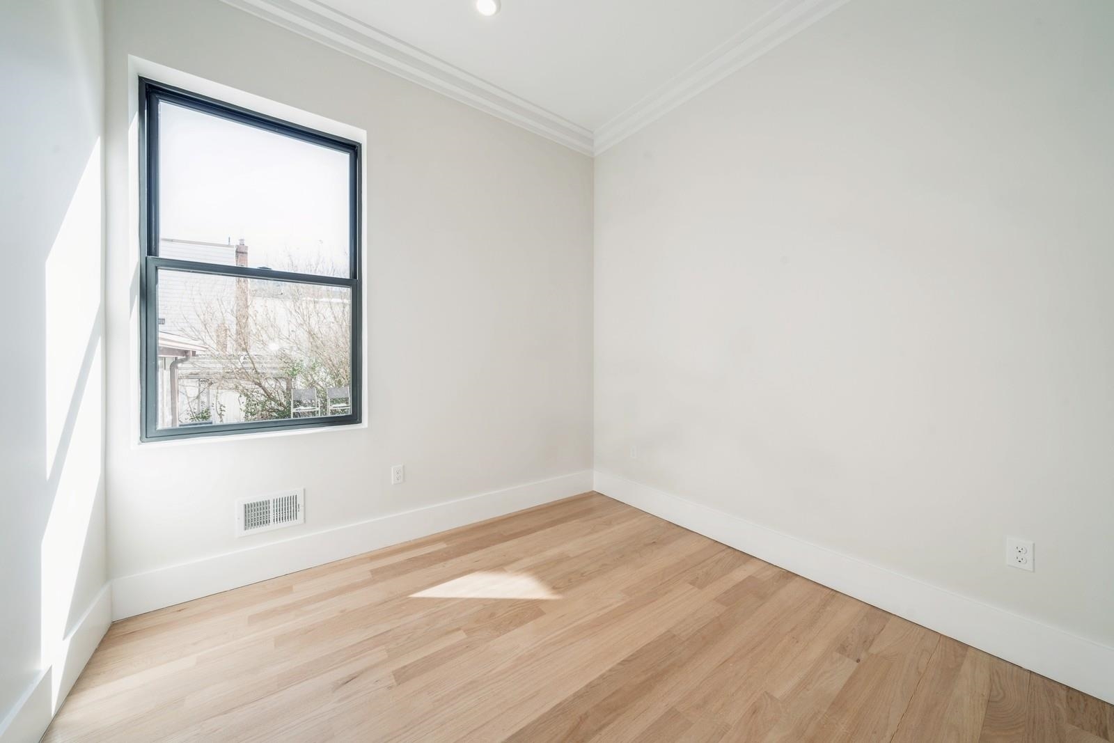 203 HUTTON ST Unit: 1