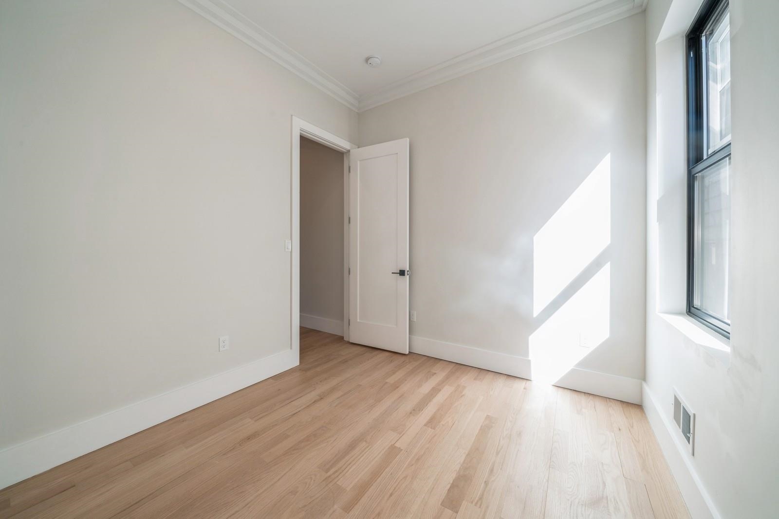 203 HUTTON ST Unit: 1