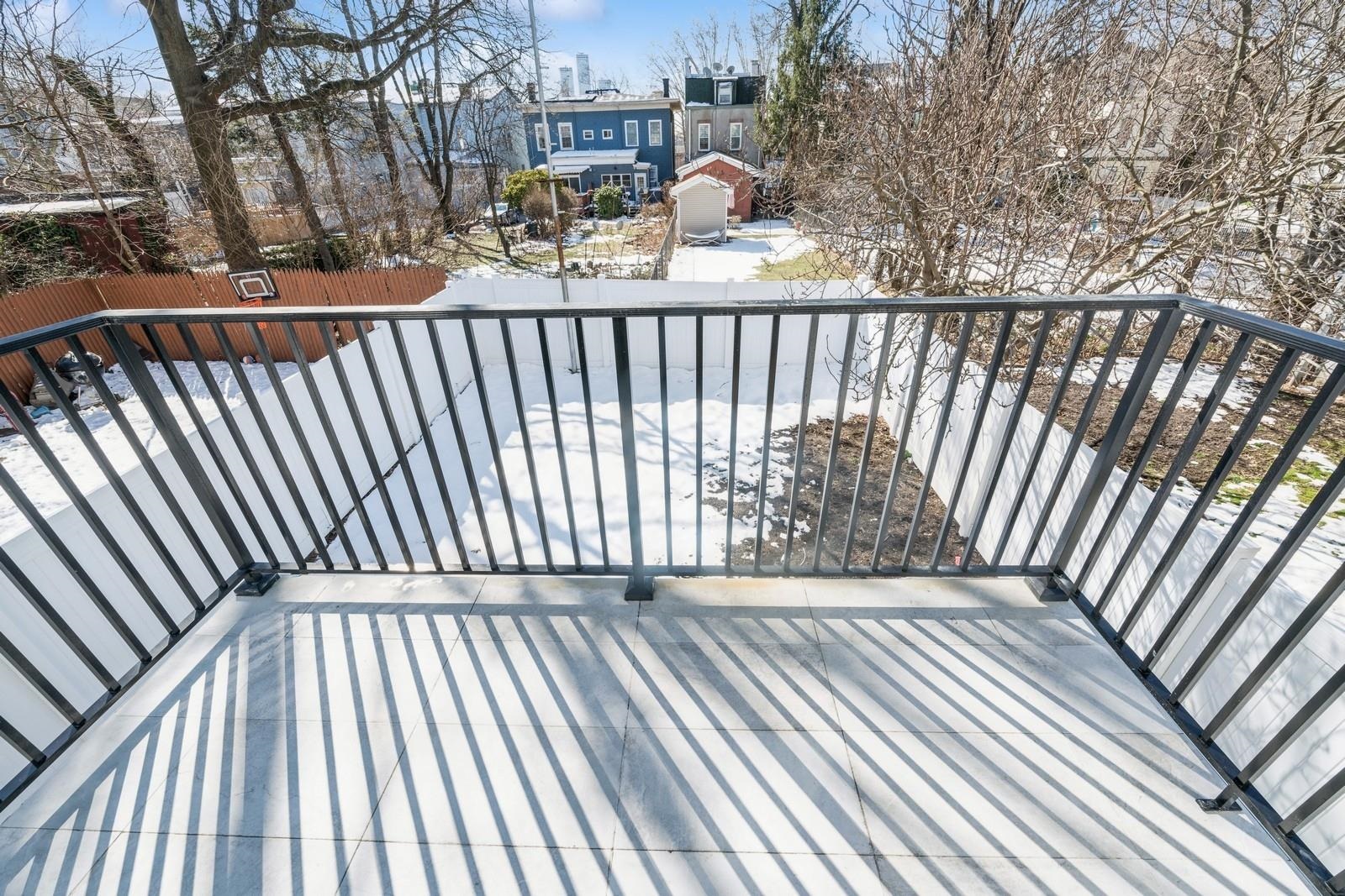 203 HUTTON ST Unit: 1