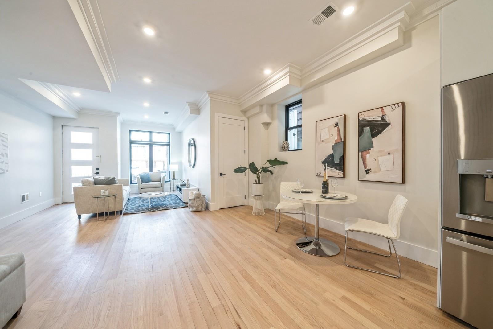 203 HUTTON ST Unit: 1