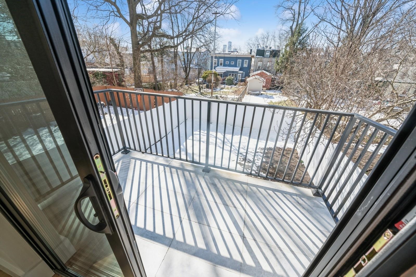 203 HUTTON ST Unit: 1