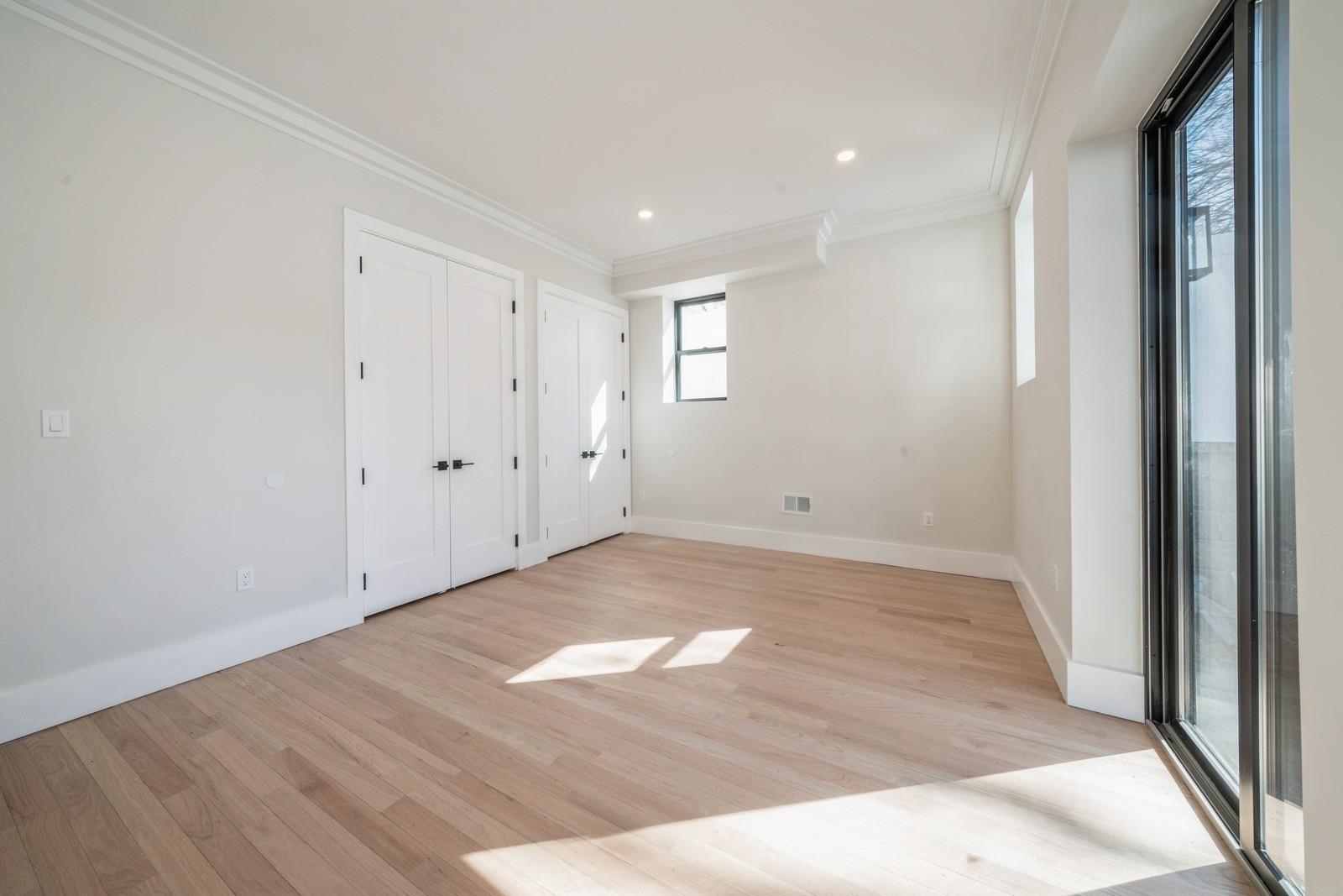 203 HUTTON ST Unit: 1