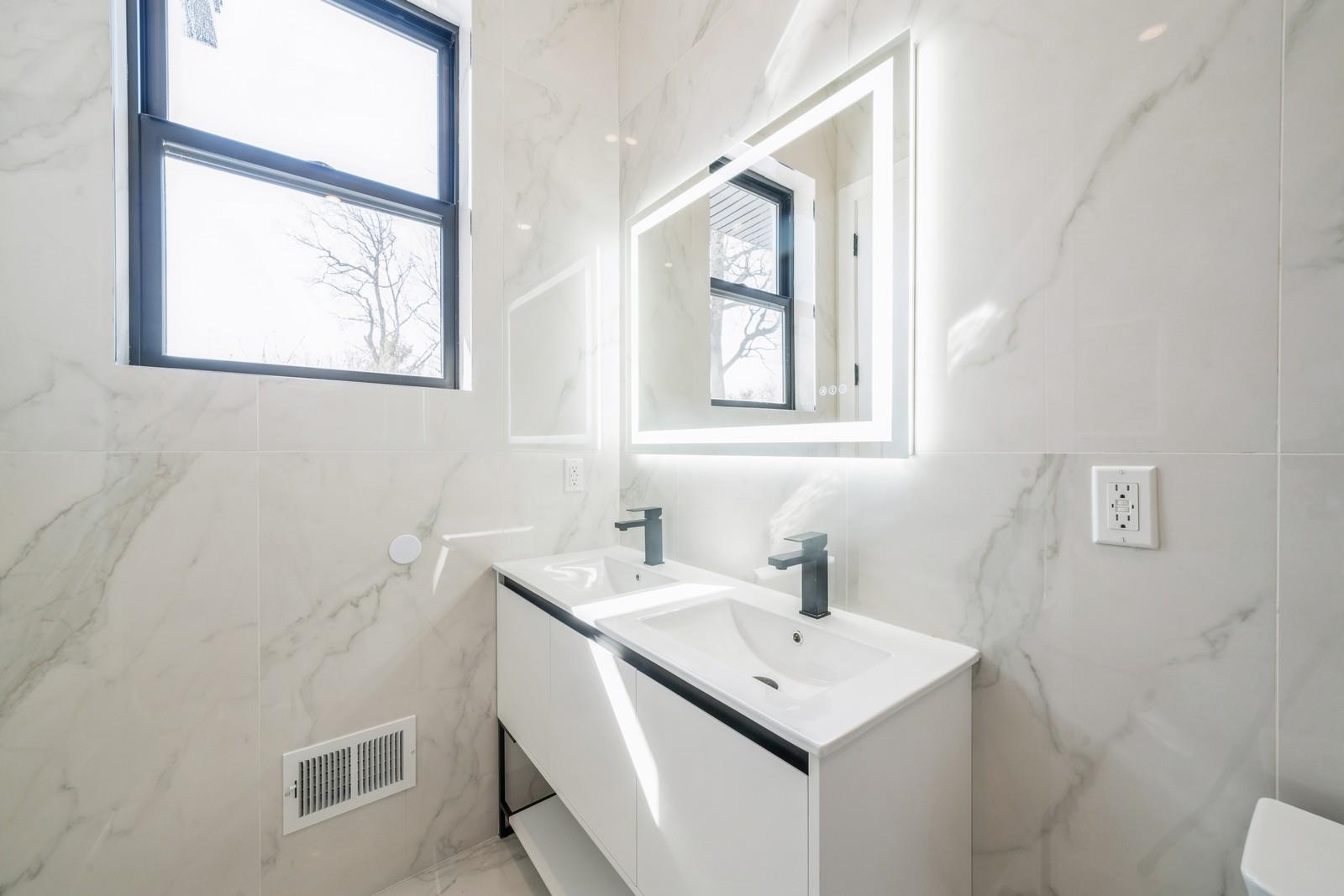 203 HUTTON ST Unit: 1