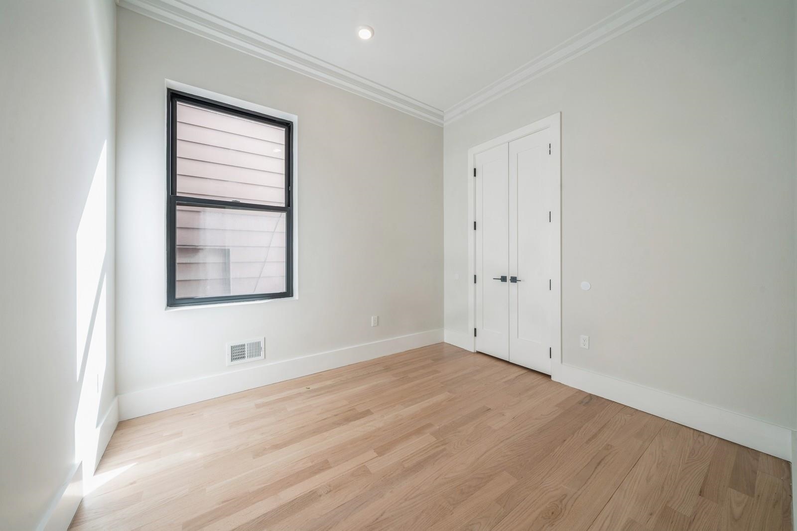 203 HUTTON ST Unit: 1