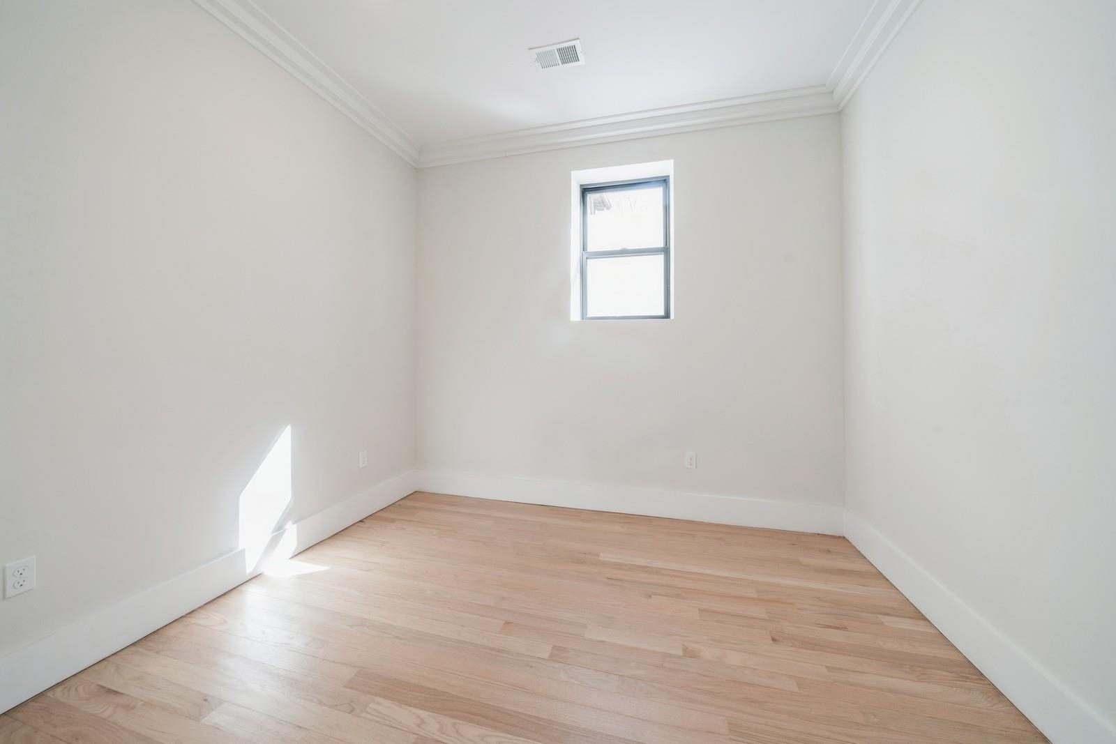 203 HUTTON ST Unit: 1