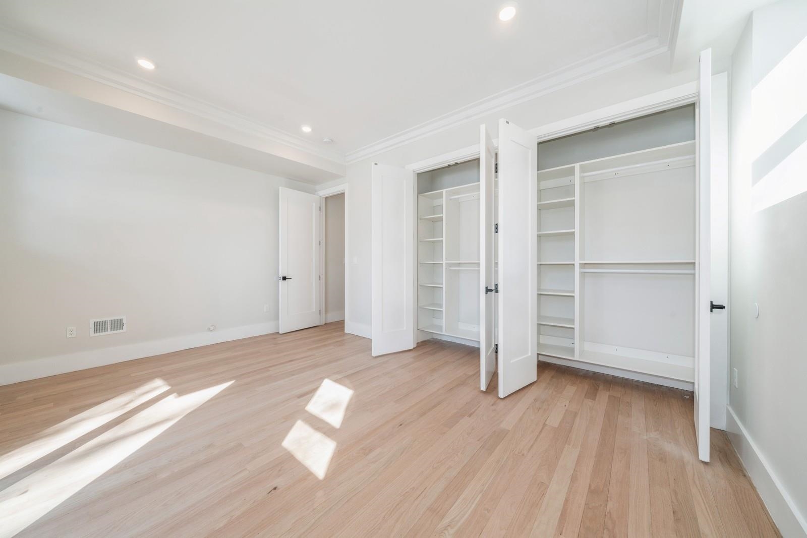 203 HUTTON ST Unit: 1