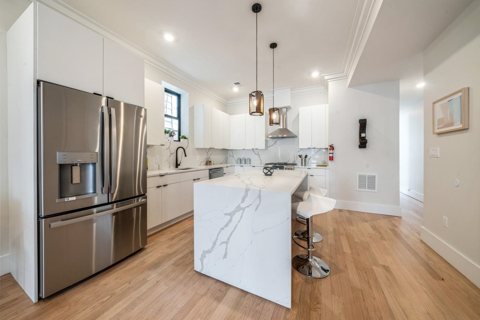 203 HUTTON ST Unit: 1