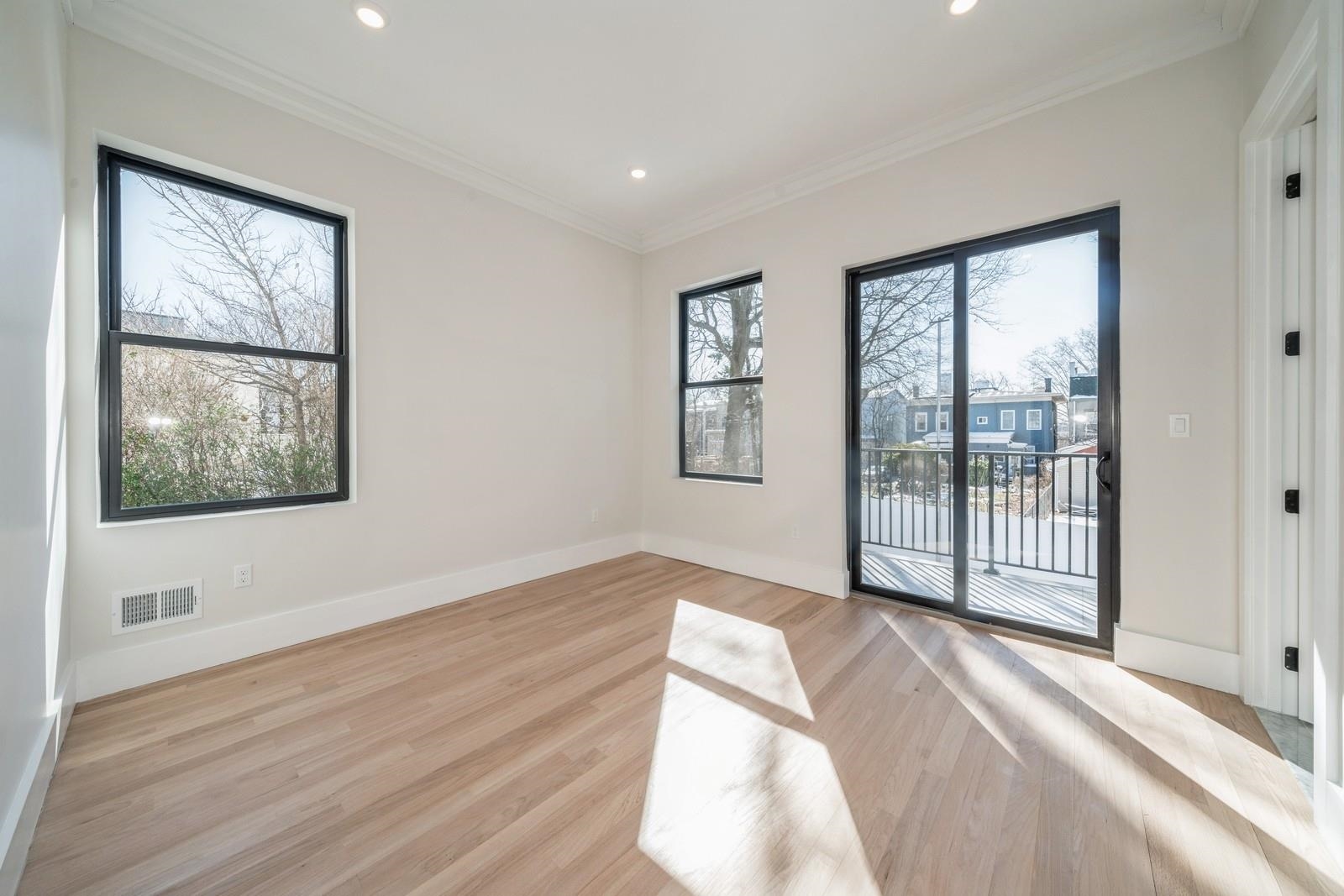 203 HUTTON ST Unit: 1