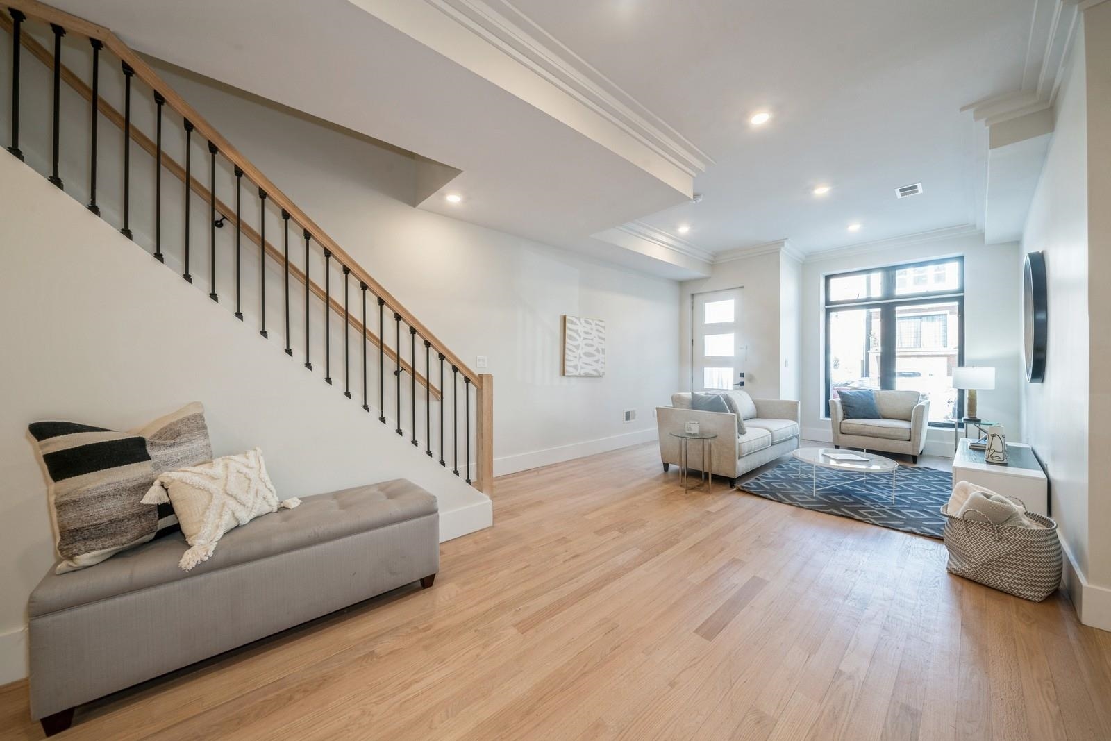 203 HUTTON ST Unit: 1