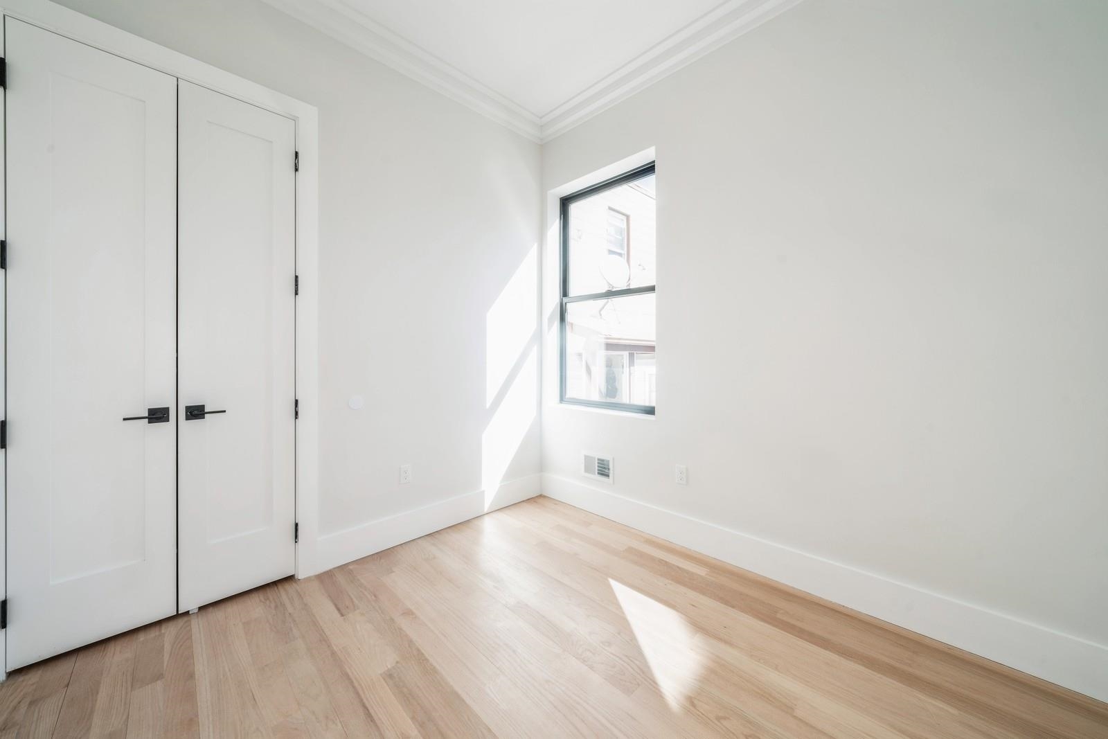 203 HUTTON ST Unit: 1