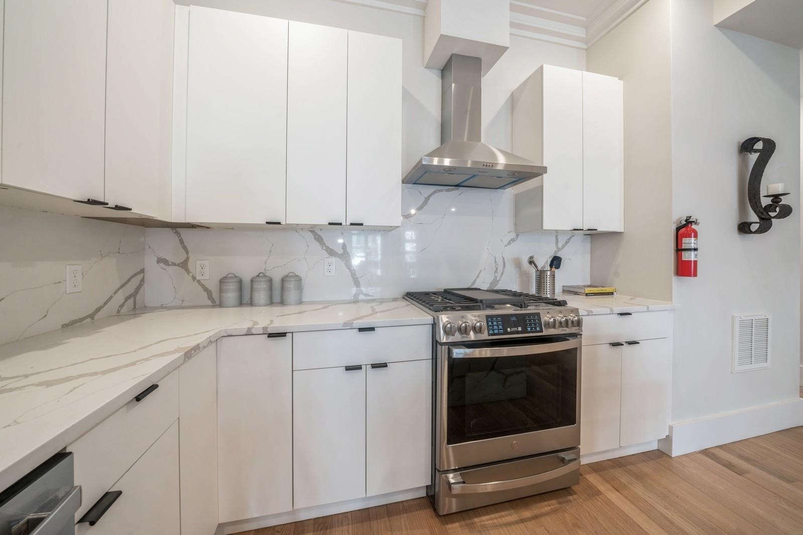 203 HUTTON ST Unit: 1