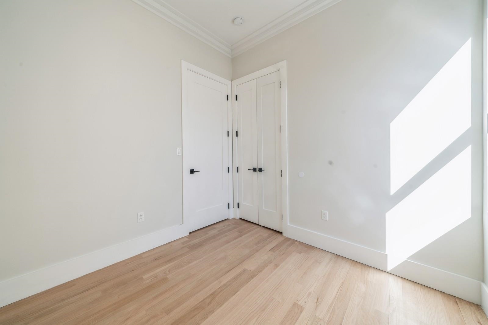 203 HUTTON ST Unit: 1