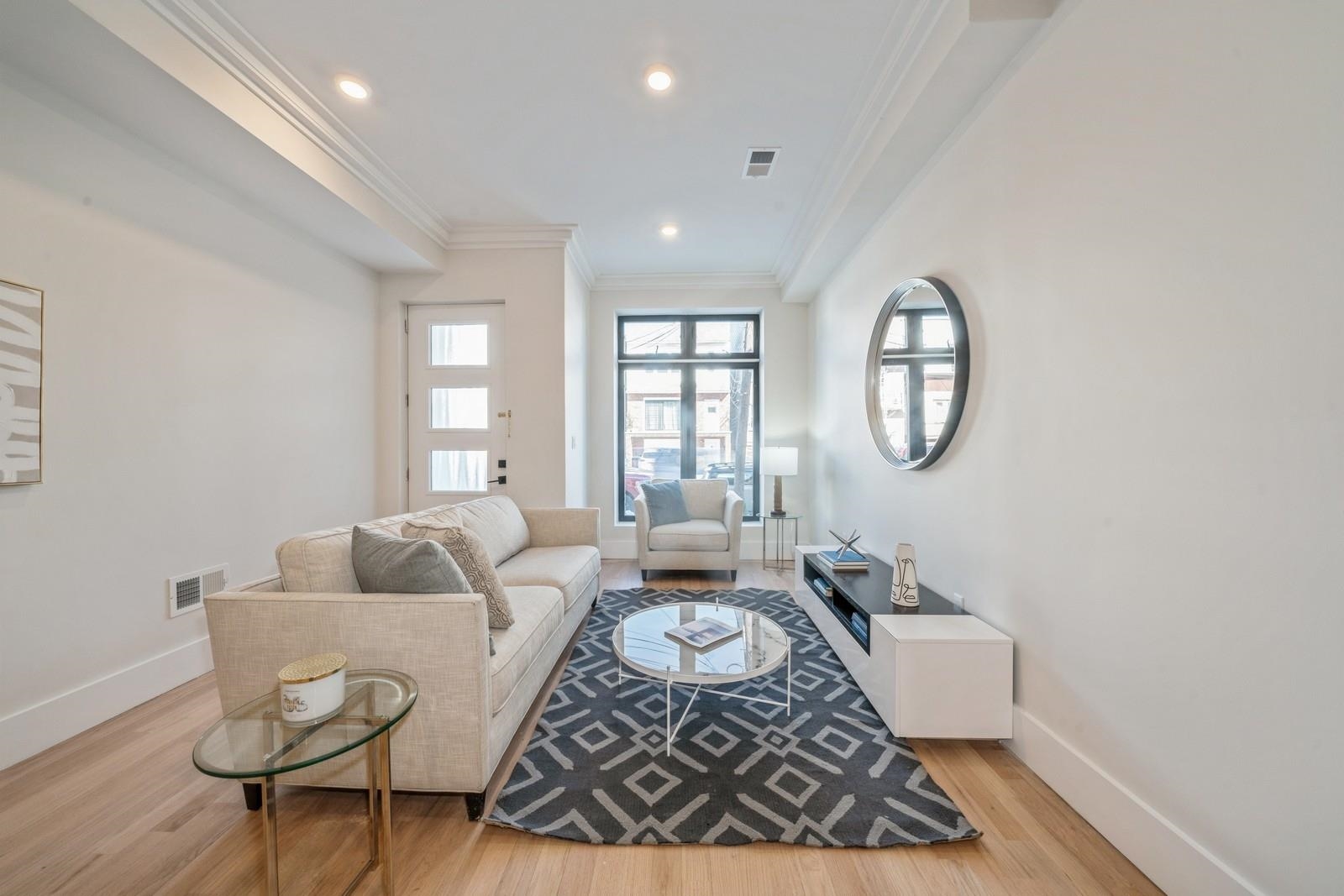 203 HUTTON ST Unit: 1