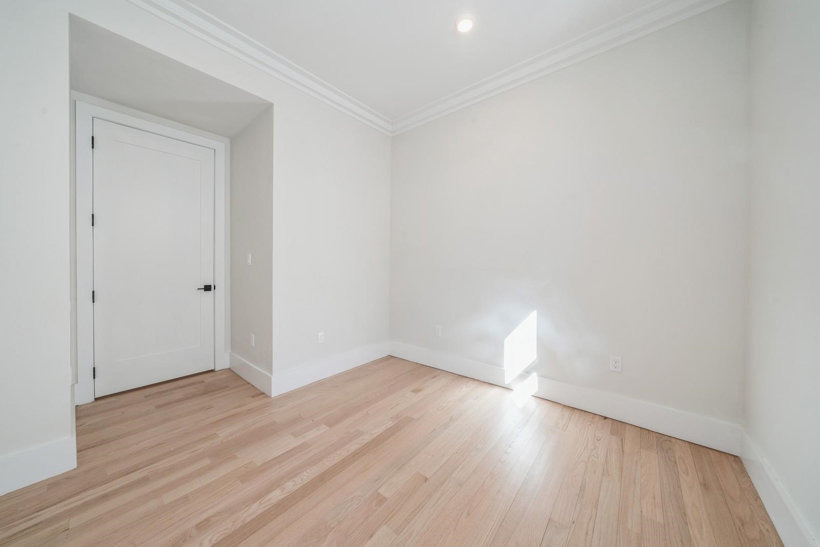 203 HUTTON ST Unit: 1