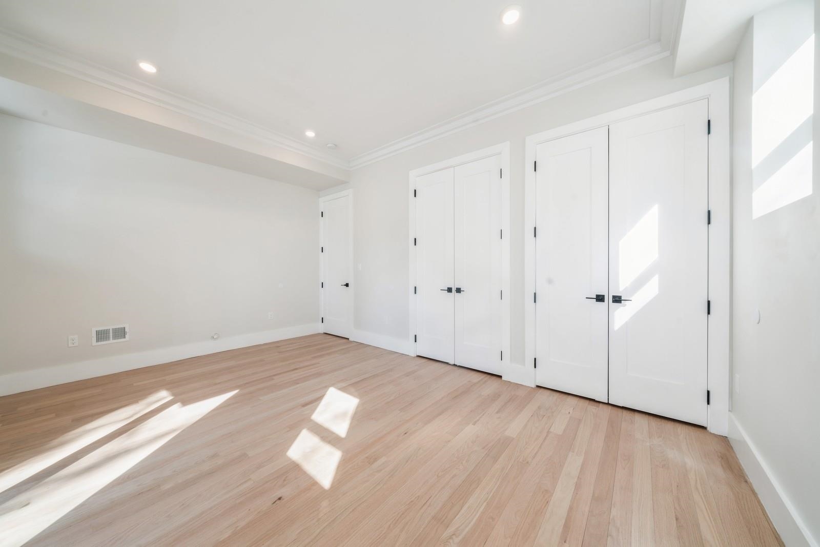 203 HUTTON ST Unit: 1