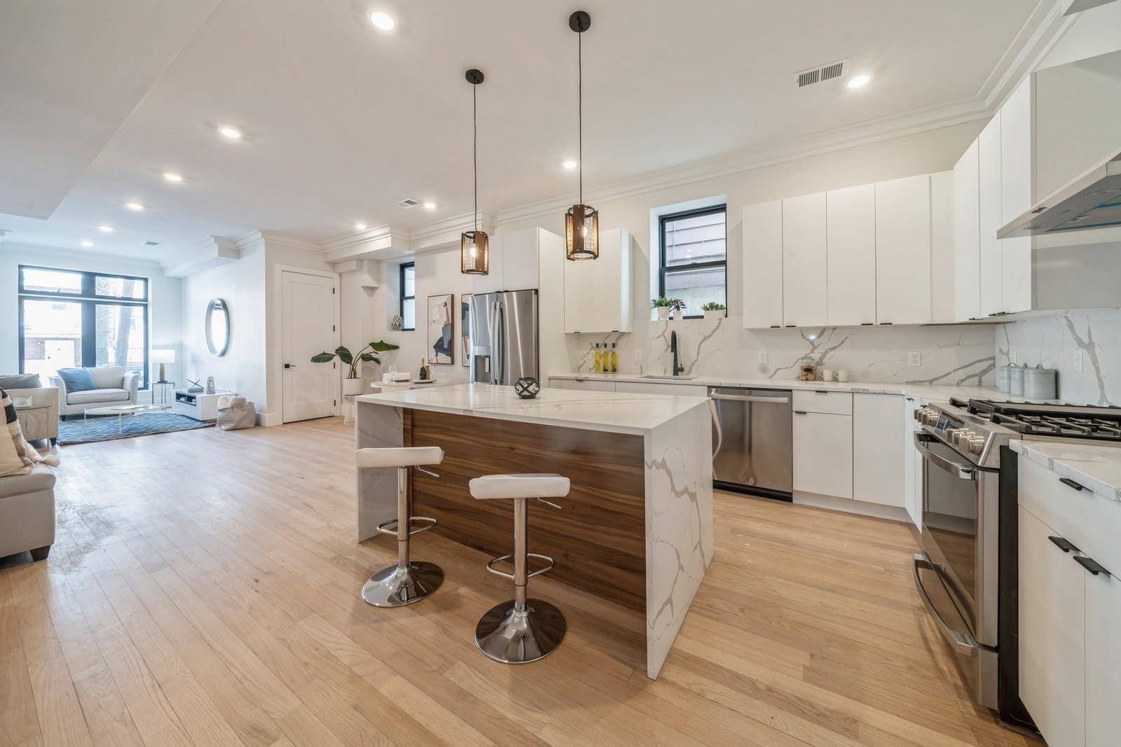 203 HUTTON ST Unit: 1