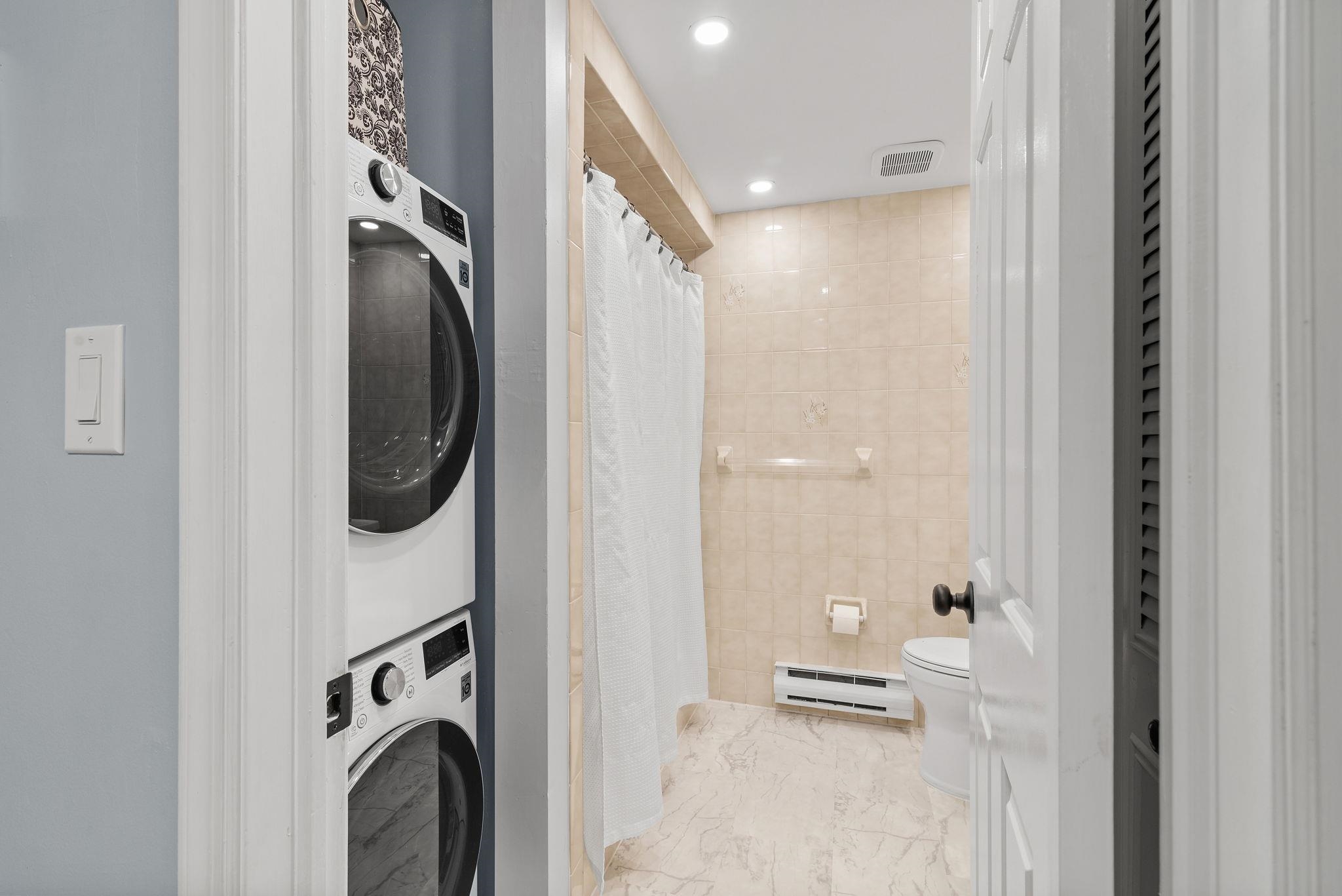 1001 AVENUE C Unit: B4