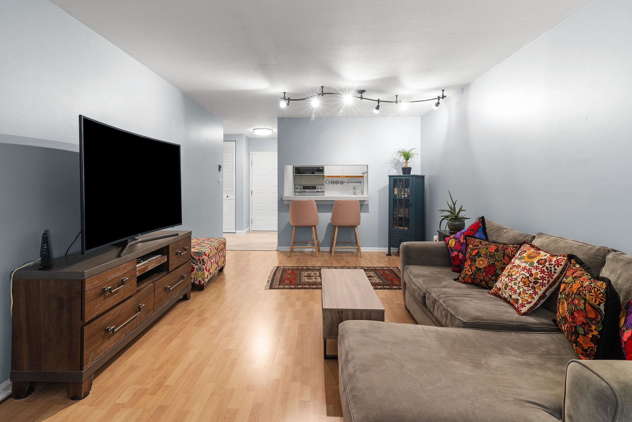1001 AVENUE C Unit: B4