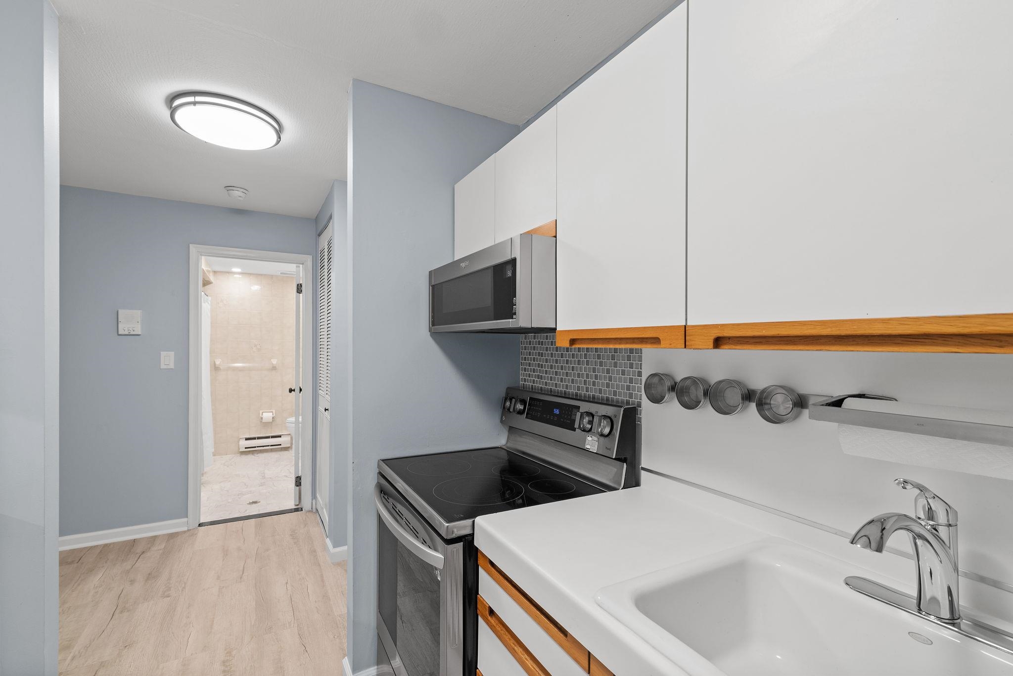 1001 AVENUE C Unit: B4