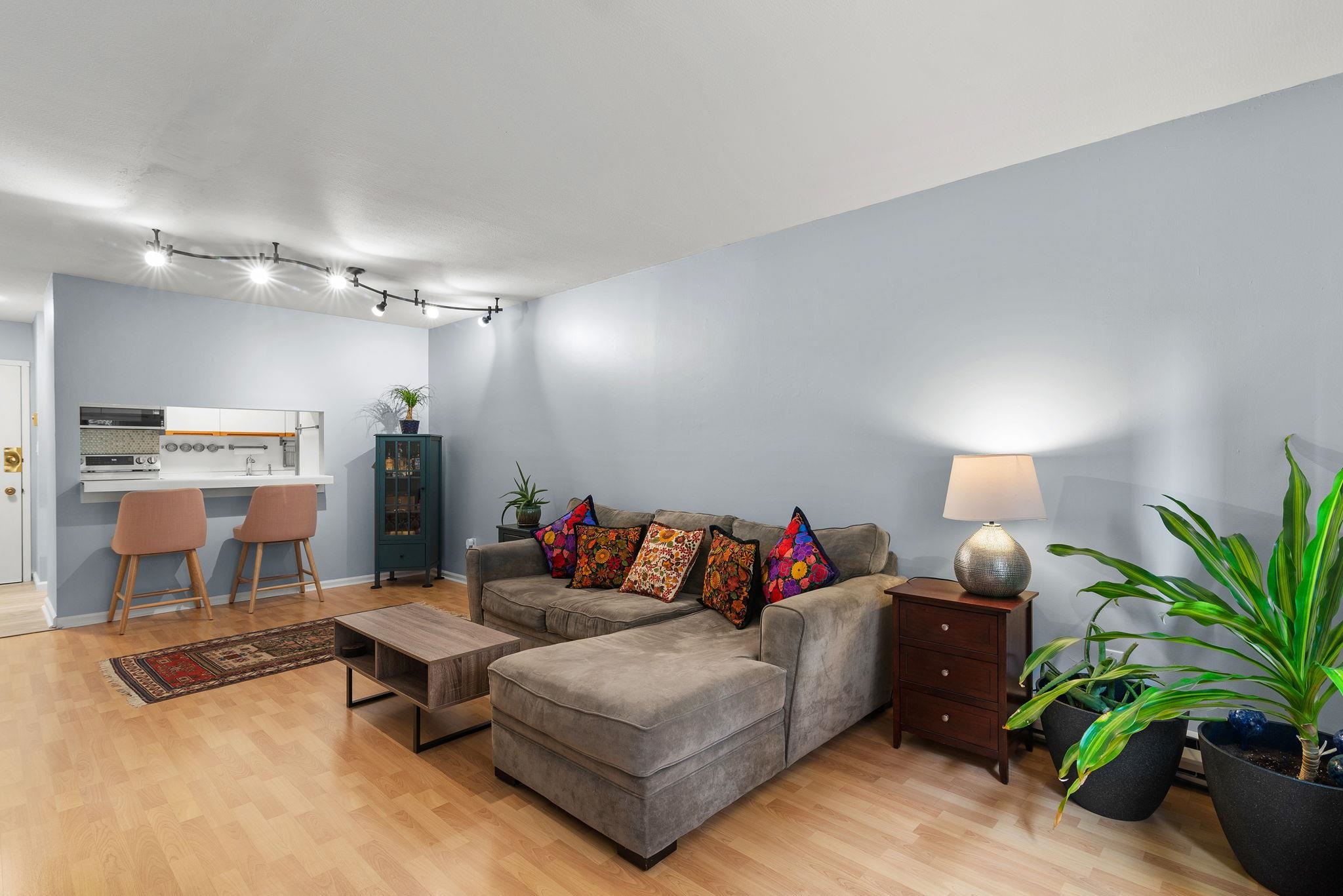 1001 AVENUE C Unit: B4