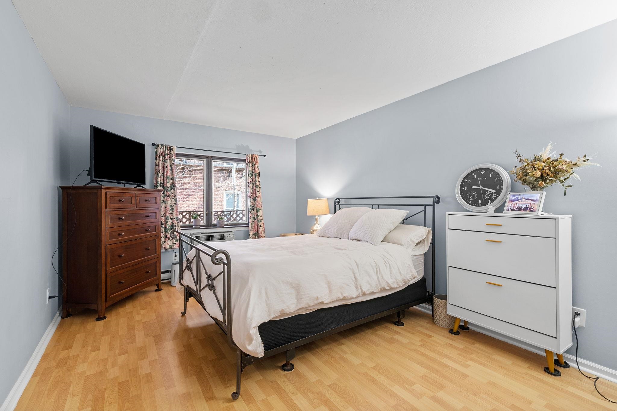 1001 AVENUE C Unit: B4