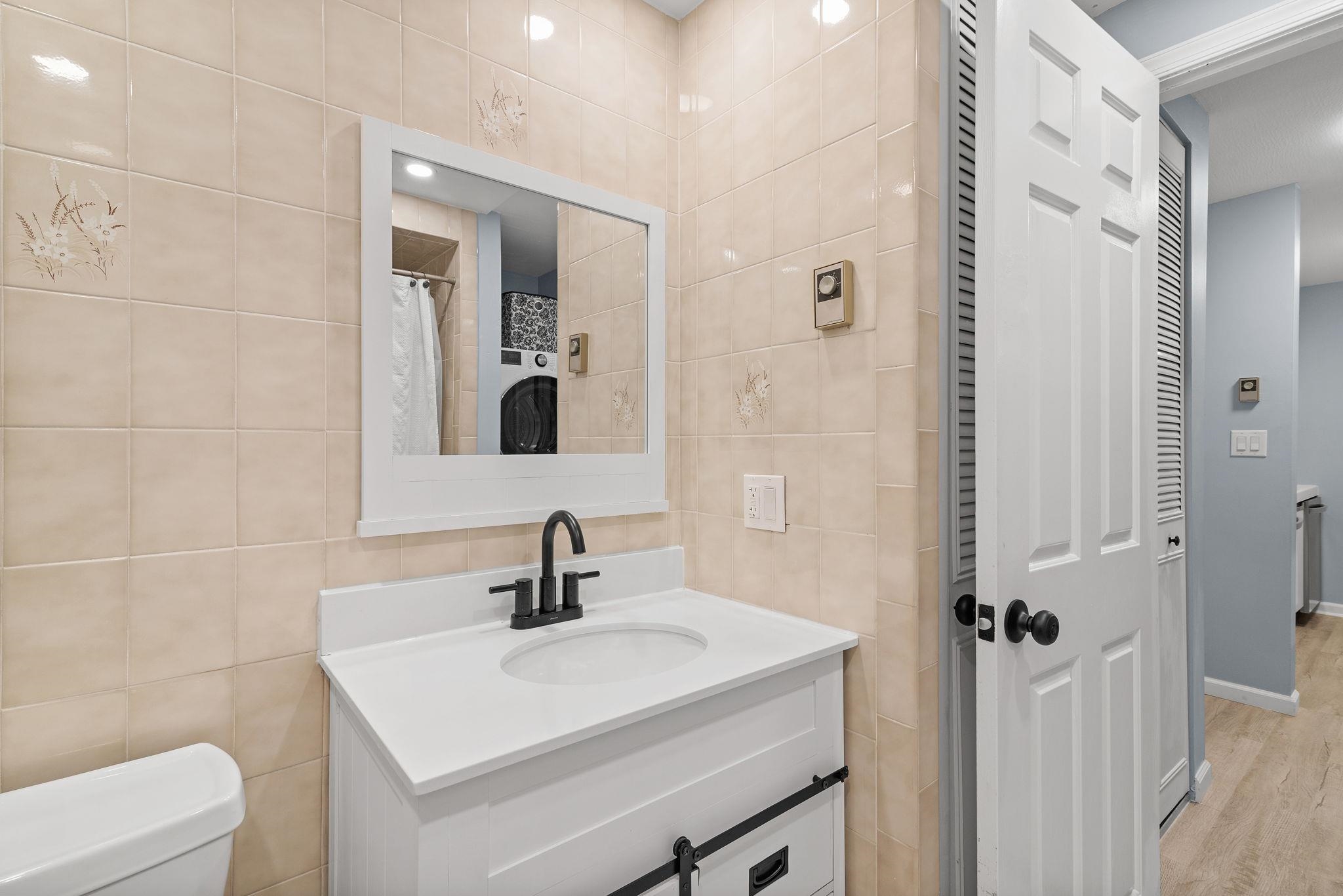 1001 AVENUE C Unit: B4