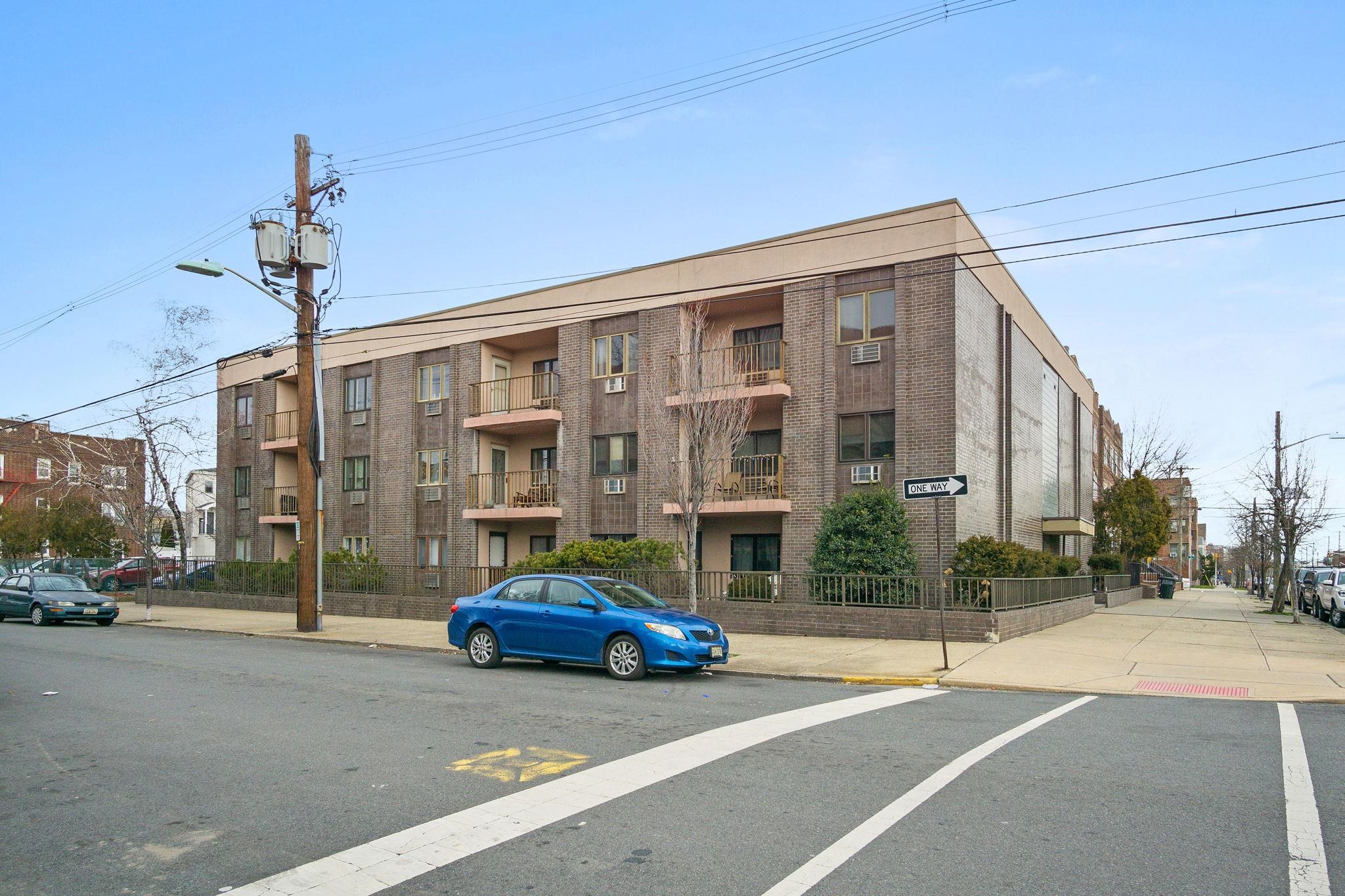 1001 AVENUE C Unit: B4