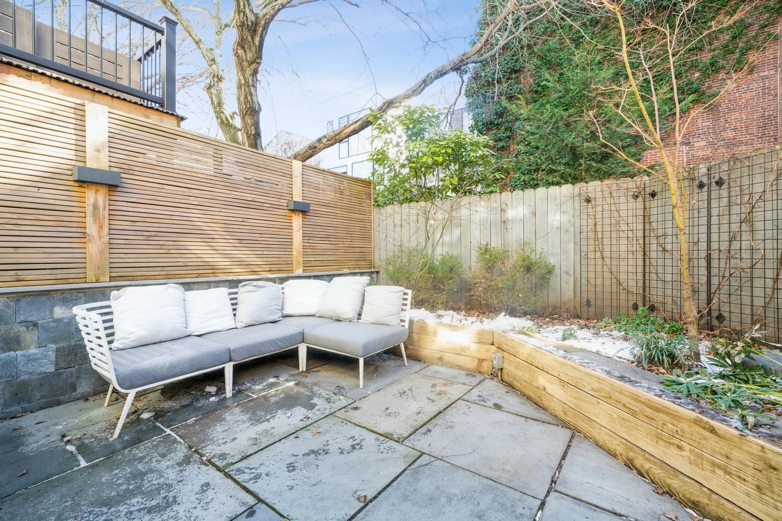 151 SUSSEX ST Unit: 1